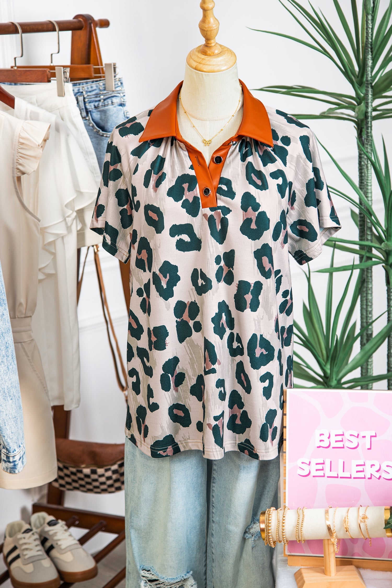 Leopard Buttoned Contrast Collar Short Sleeve Blouse
