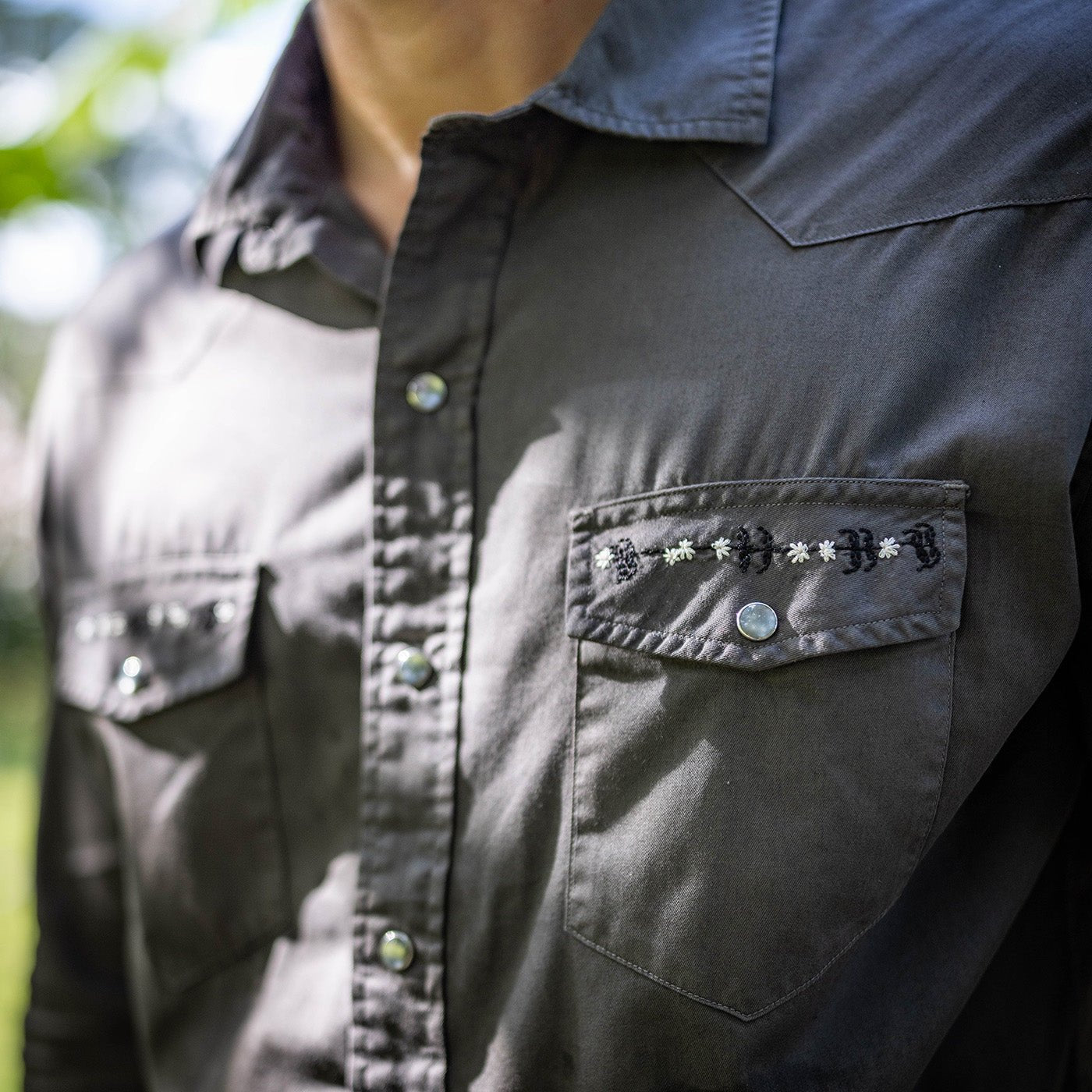 Classic Western Pearl Snap Shirt Featuring Subtle Embroidered Leaves And Blossoms