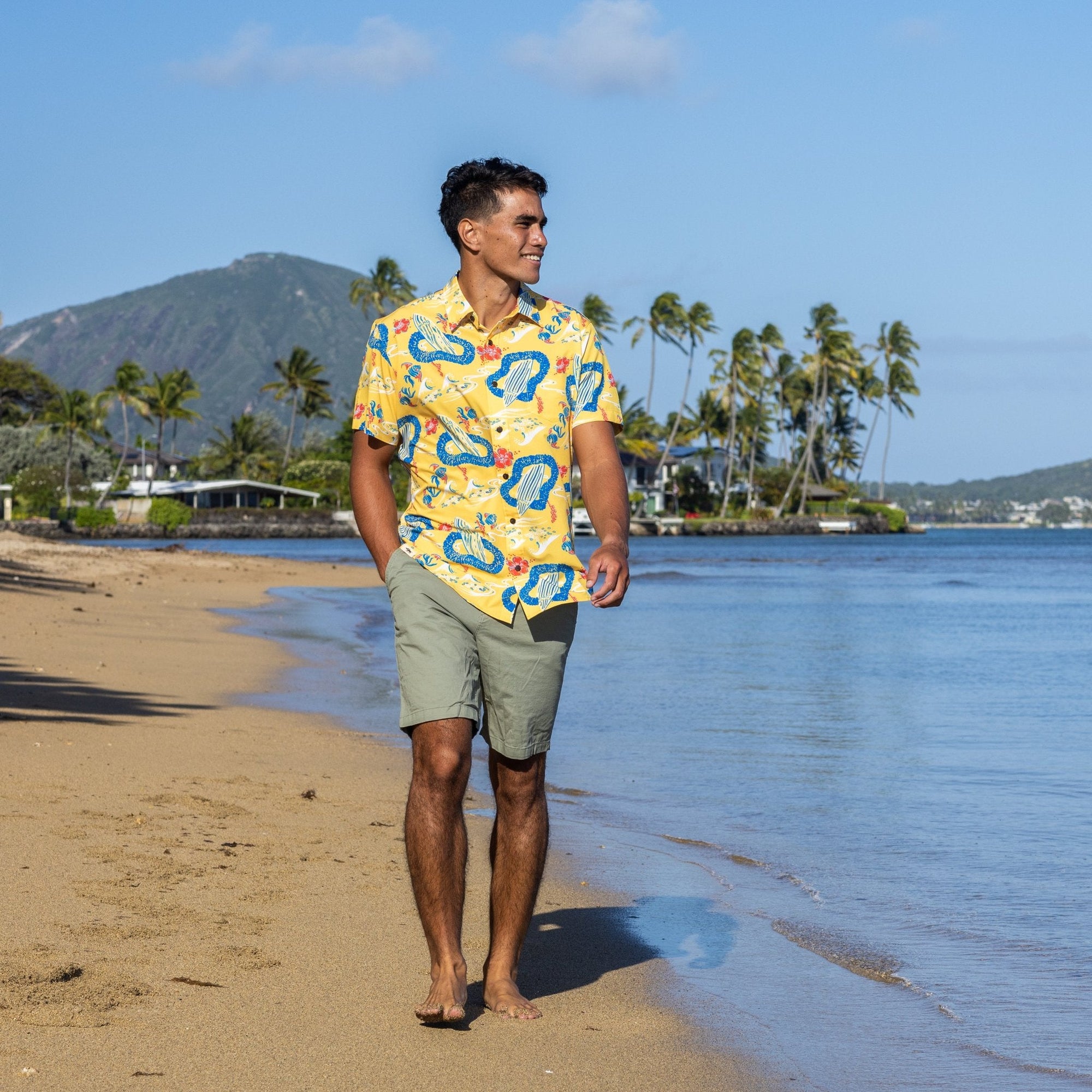 Surfboard Yellow Hawaiian Camp Shirt With Vintage Surf Style For Sunny Vacations
