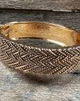 Gold Dot and Line Fashion Cuff XI136