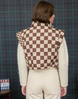 CHECKERED CROPPED PUFFER VEST: BROWN