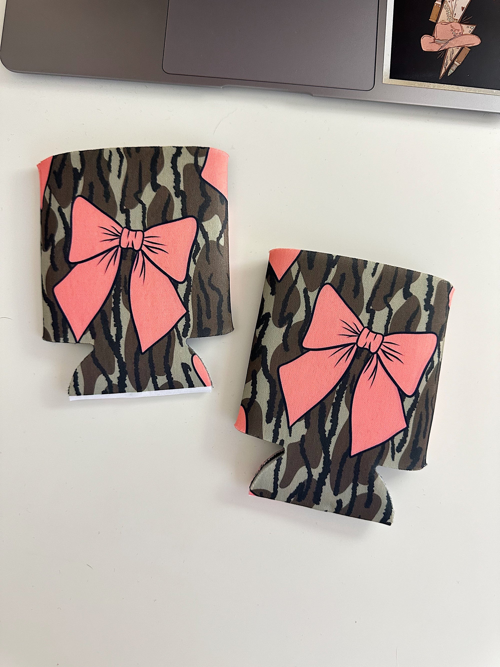 Camo &amp; Bows Koozie (2 sizes)