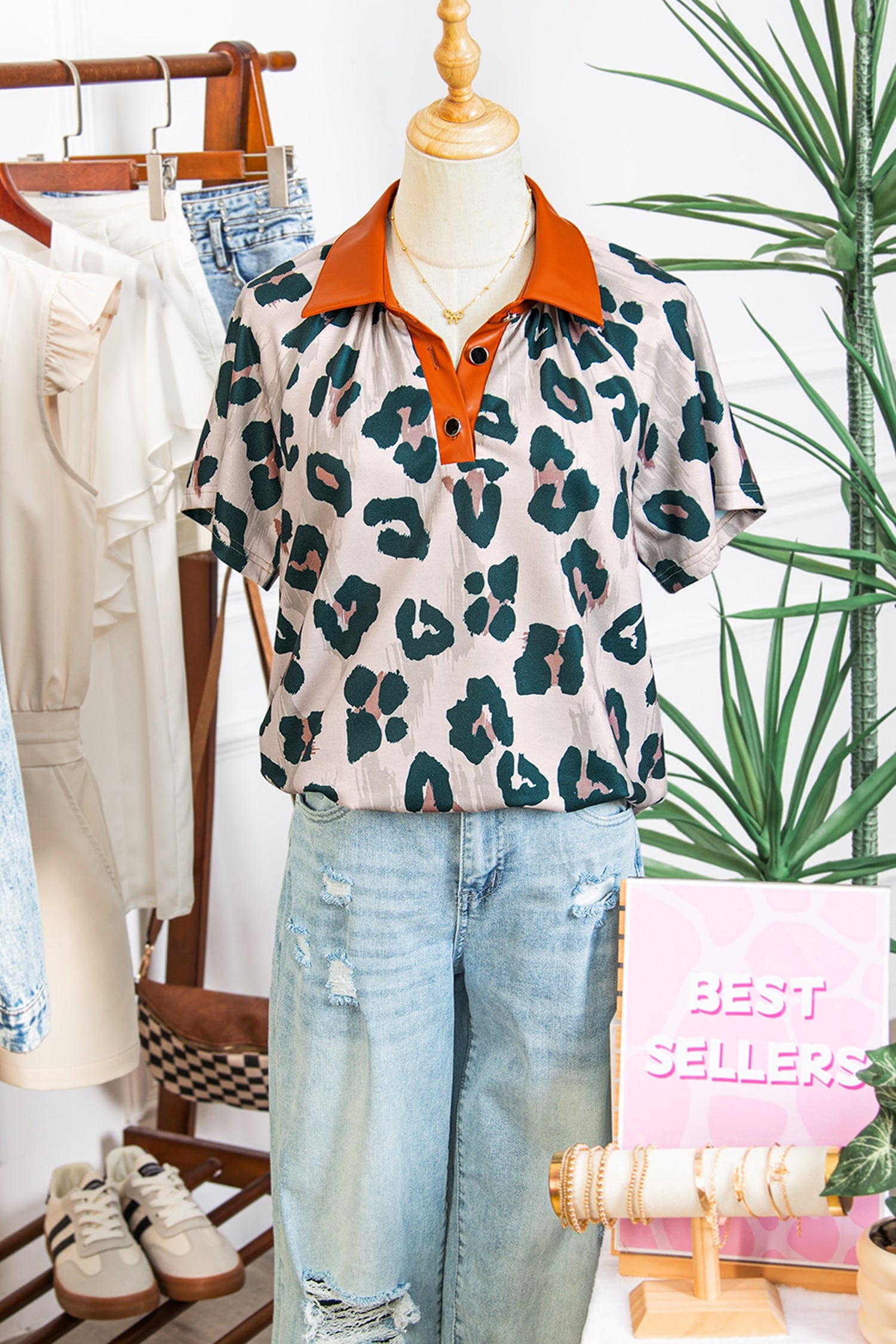 Leopard Buttoned Contrast Collar Short Sleeve Blouse
