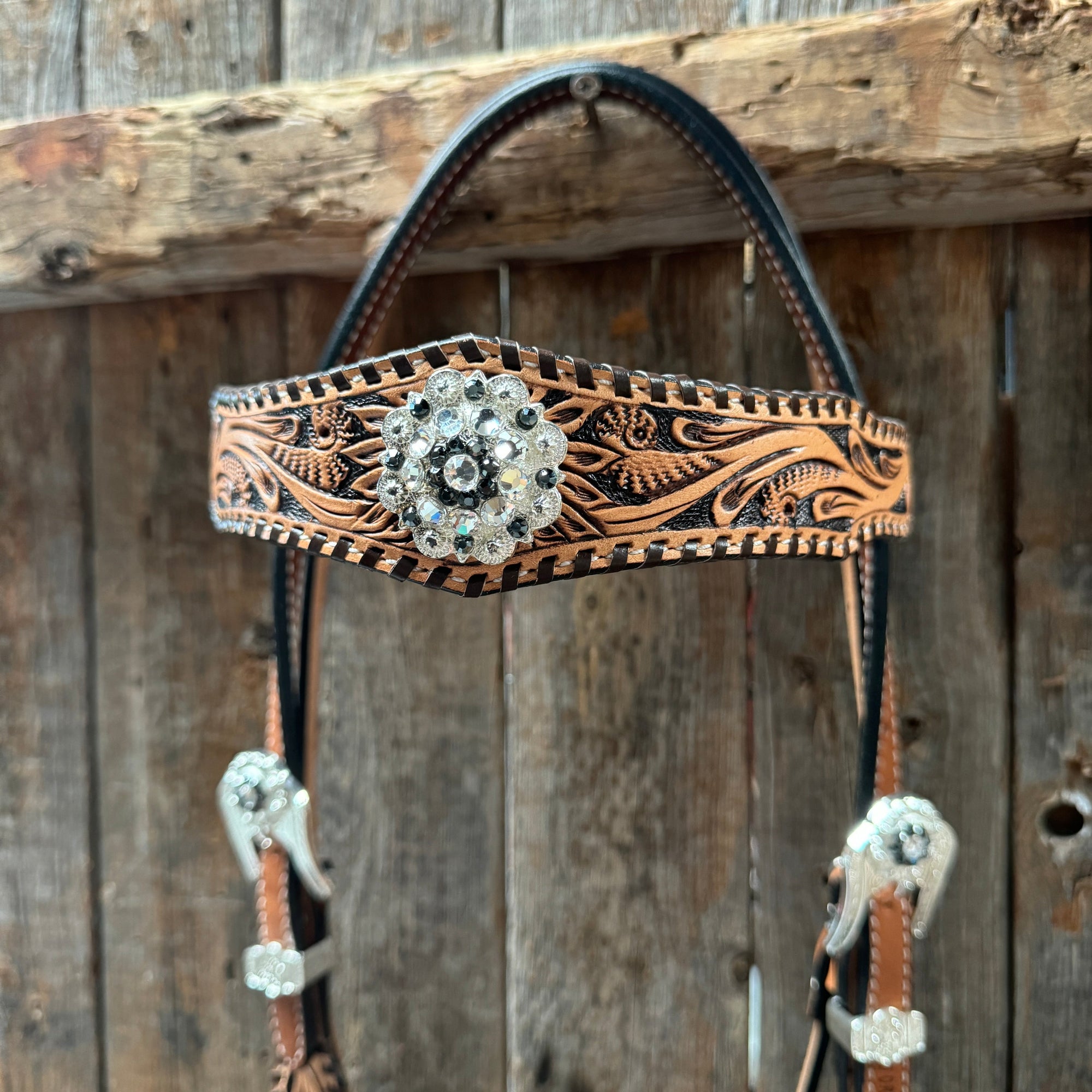 Floral Whipstitch Black and Red Browband / One Ear - Triangle / Gladiator Breastcollar Tack Set 