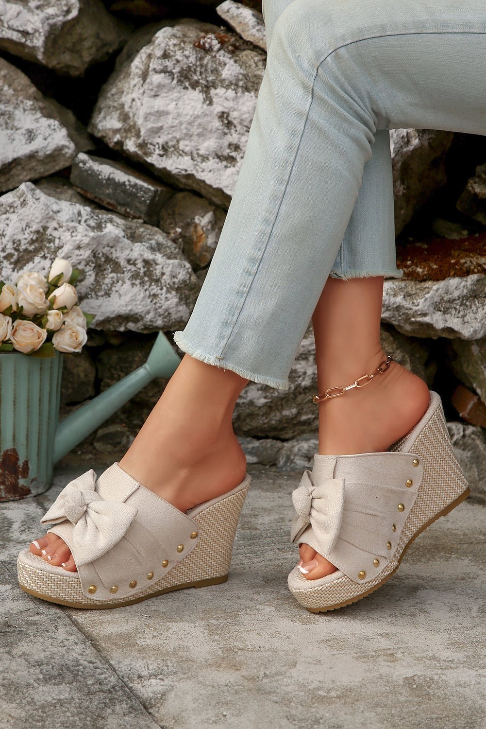 Bow Knot Decor Woven Wedge Slippers