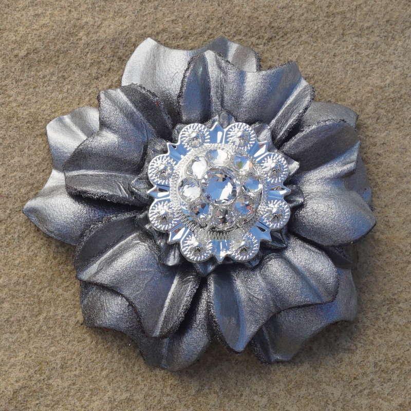 Silver Carnation Flower With Bright Silver Clear 1" Concho