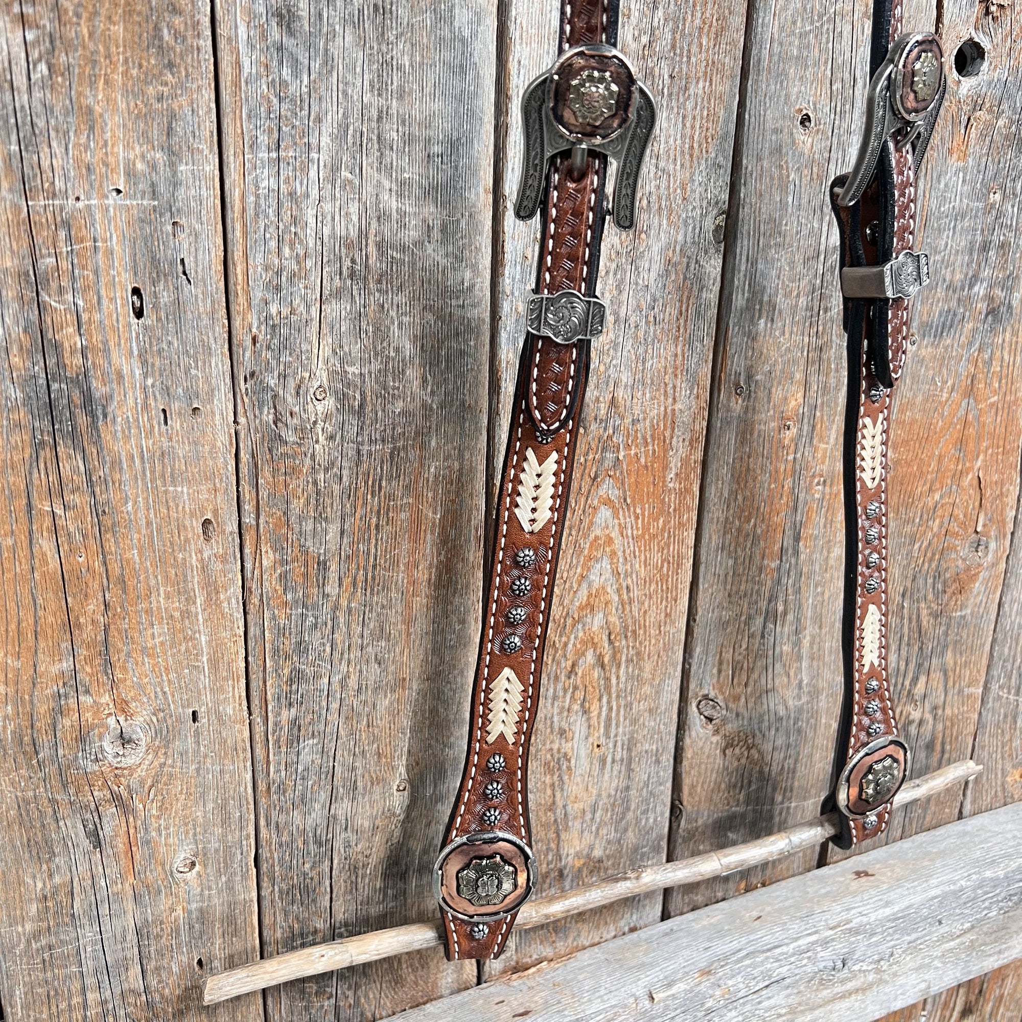 Rawhide Western Conchos One Ear and Breastcollar Tack Set 