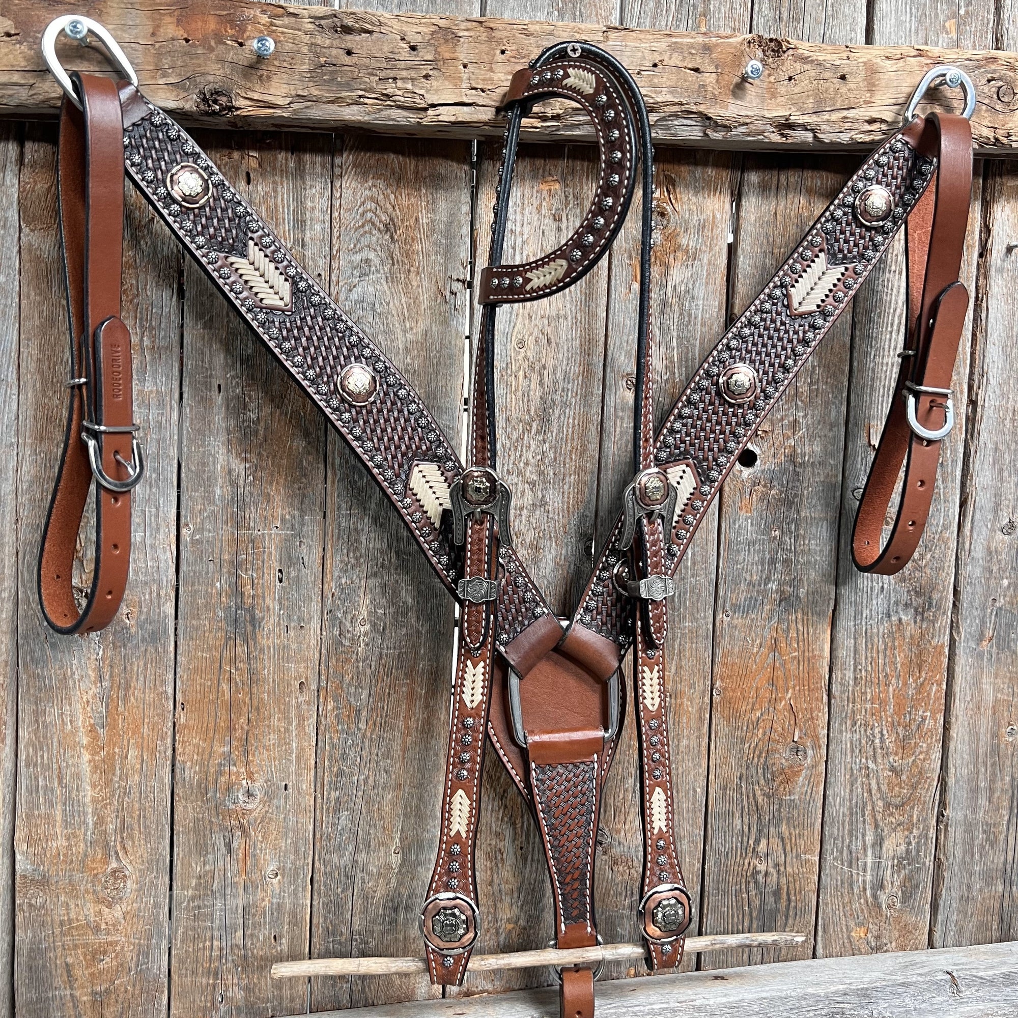 Rawhide Western Conchos One Ear and Breastcollar Tack Set 