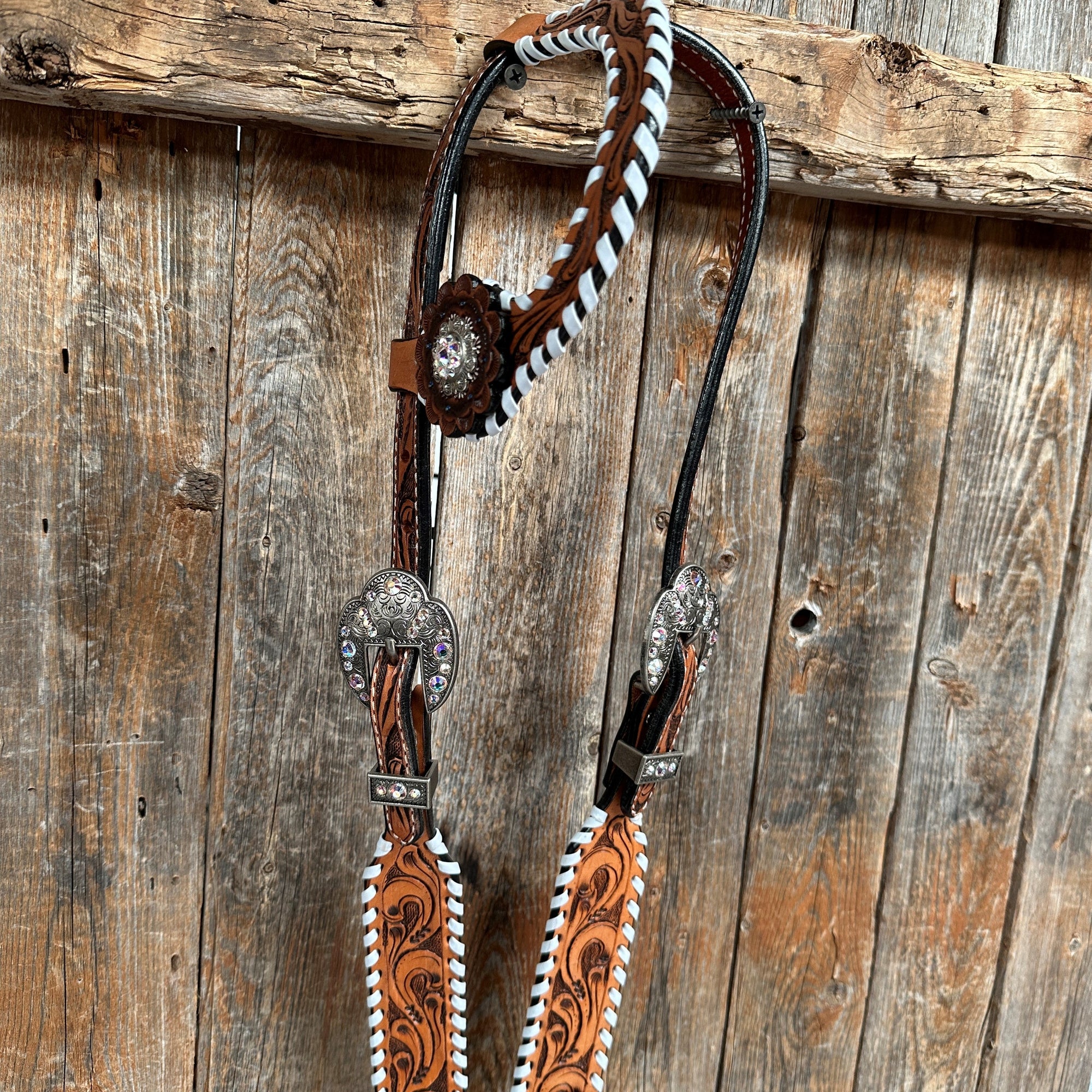 Light Oil Whipstitch Clear and Rosettes One Ear/ Breastcollar Tack Set 