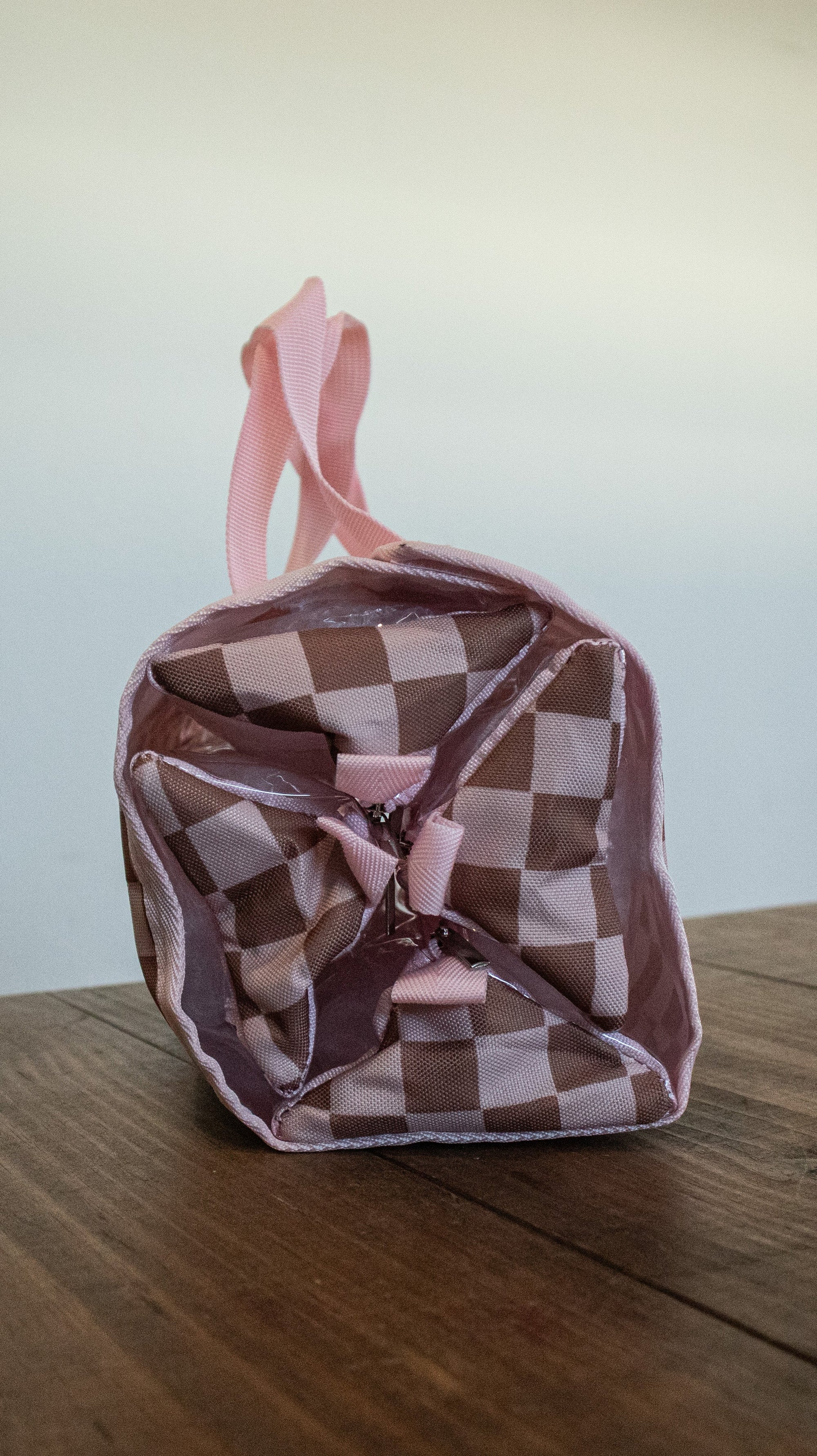 THE ESSENTIAL TOILETRIES TRAVEL BAG