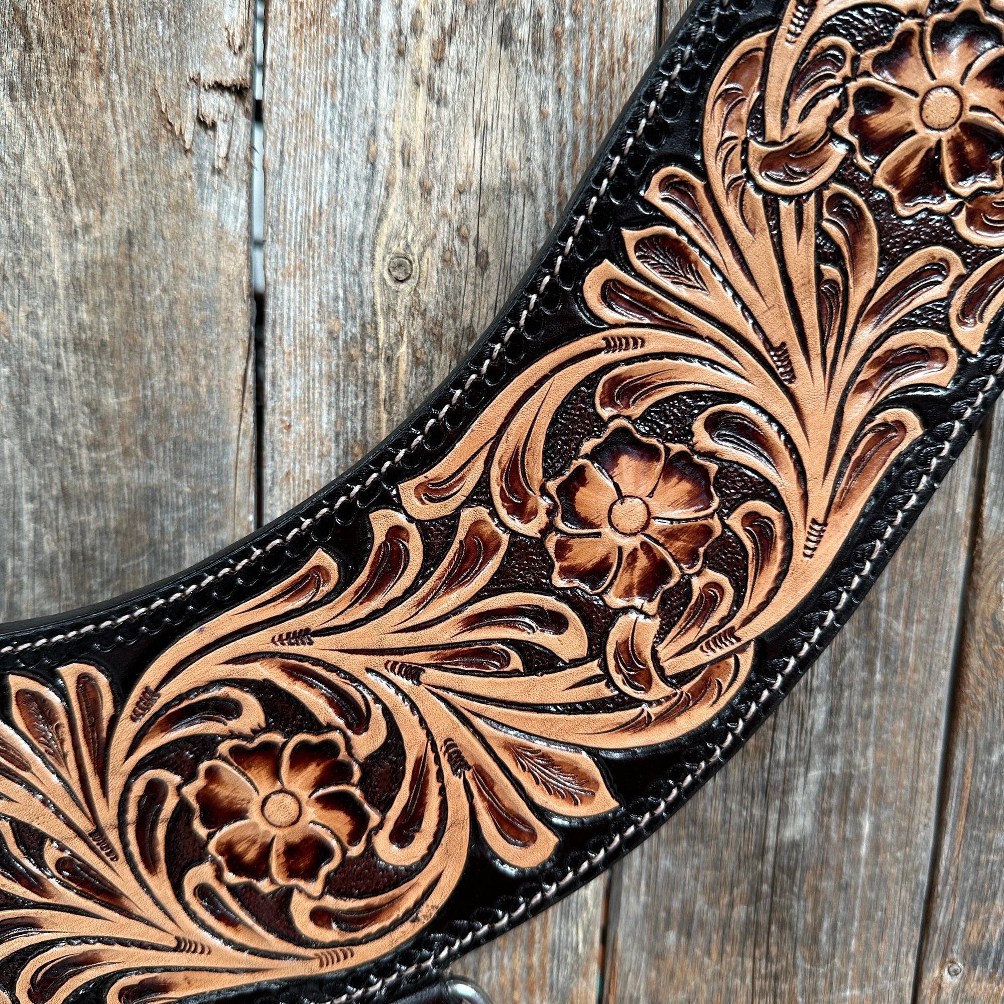Two Tone Floral Tripping Breastcollar 