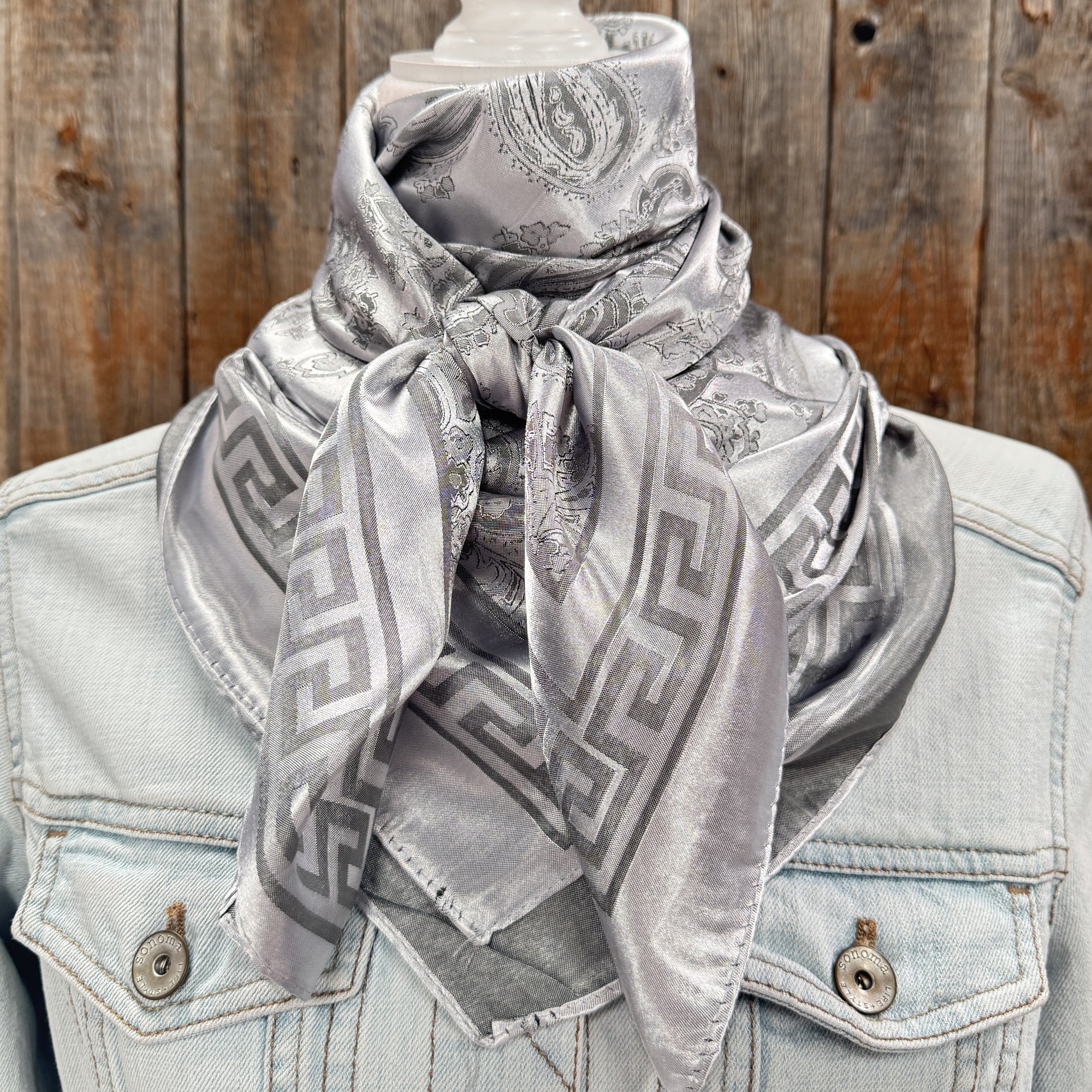 35X35" Silver Jacquard Wild Rag / Scarf WR4005