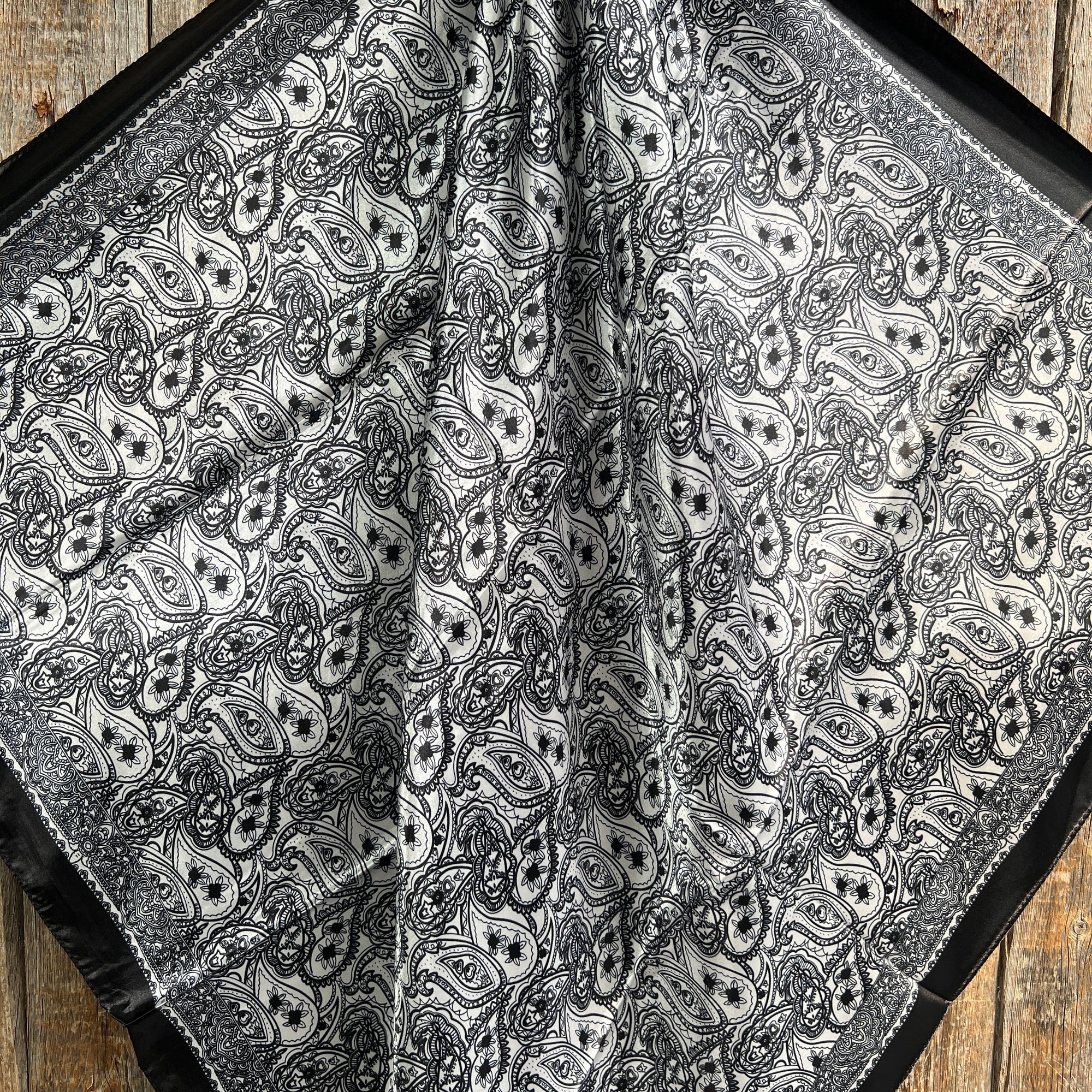 35X35"  Black &amp; White Paisley Wild Rag / Scarf WR3401