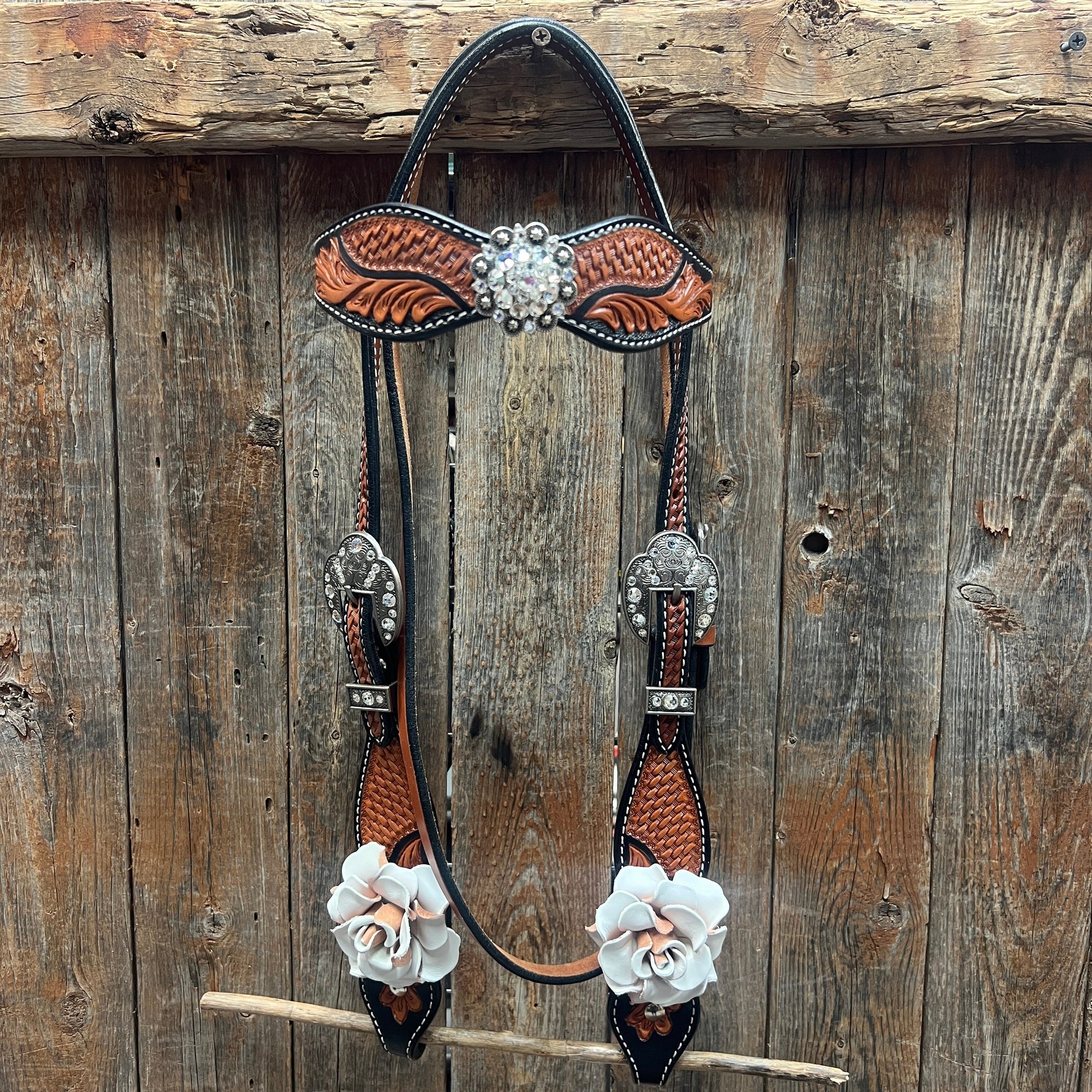 Two Tone Leaf White Browband/One Ear Headstall &amp; Breastcollar Tack Set 