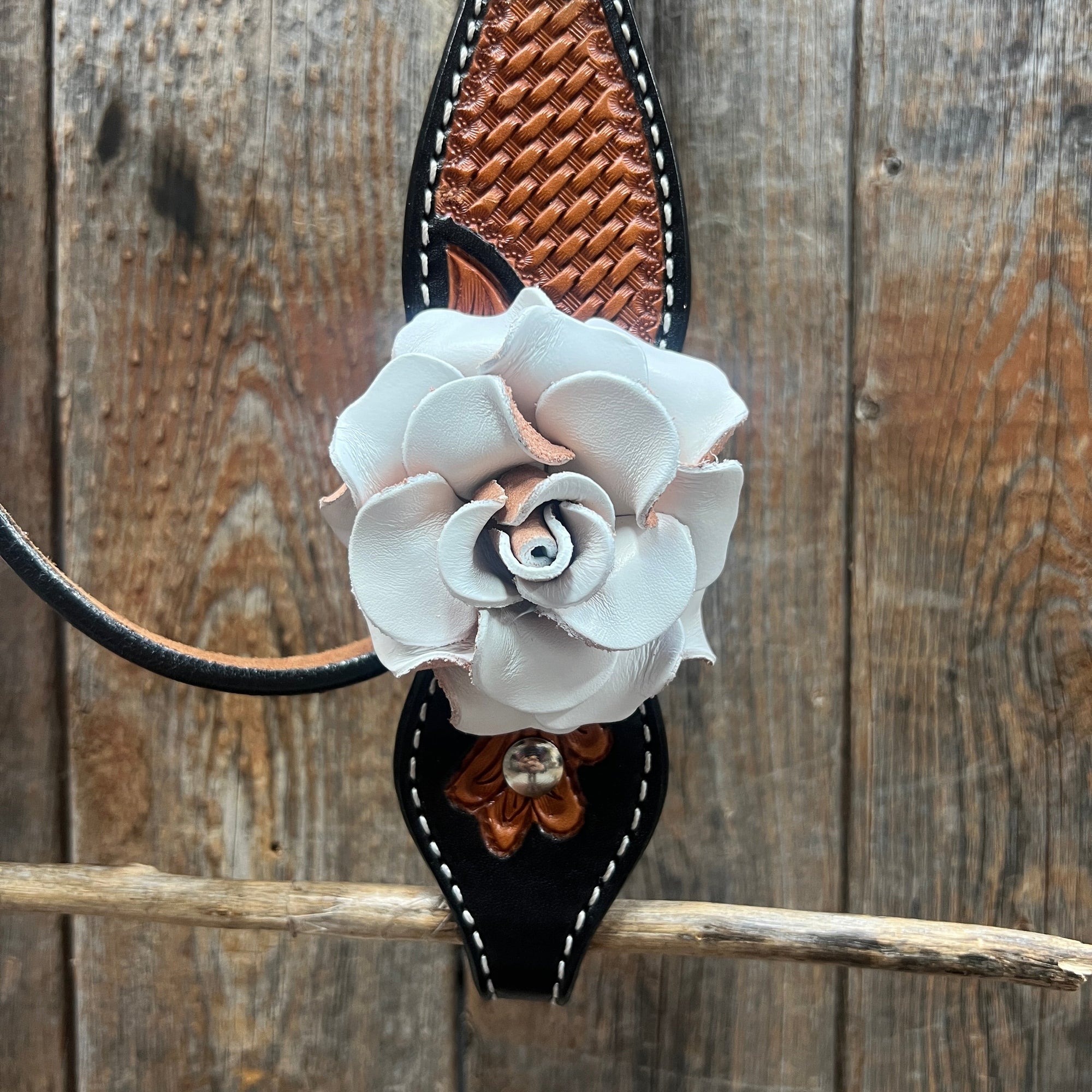 Two Tone Leaf White Browband/One Ear Headstall &amp; Breastcollar Tack Set 