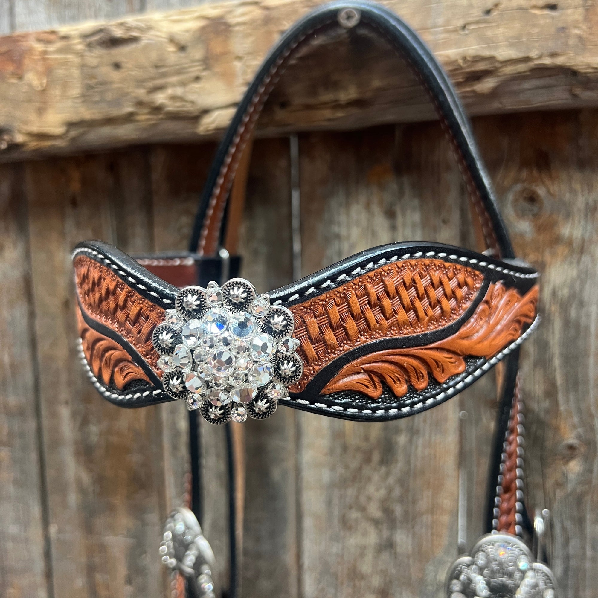 Two Tone Leaf White Browband/One Ear Headstall &amp; Breastcollar Tack Set 