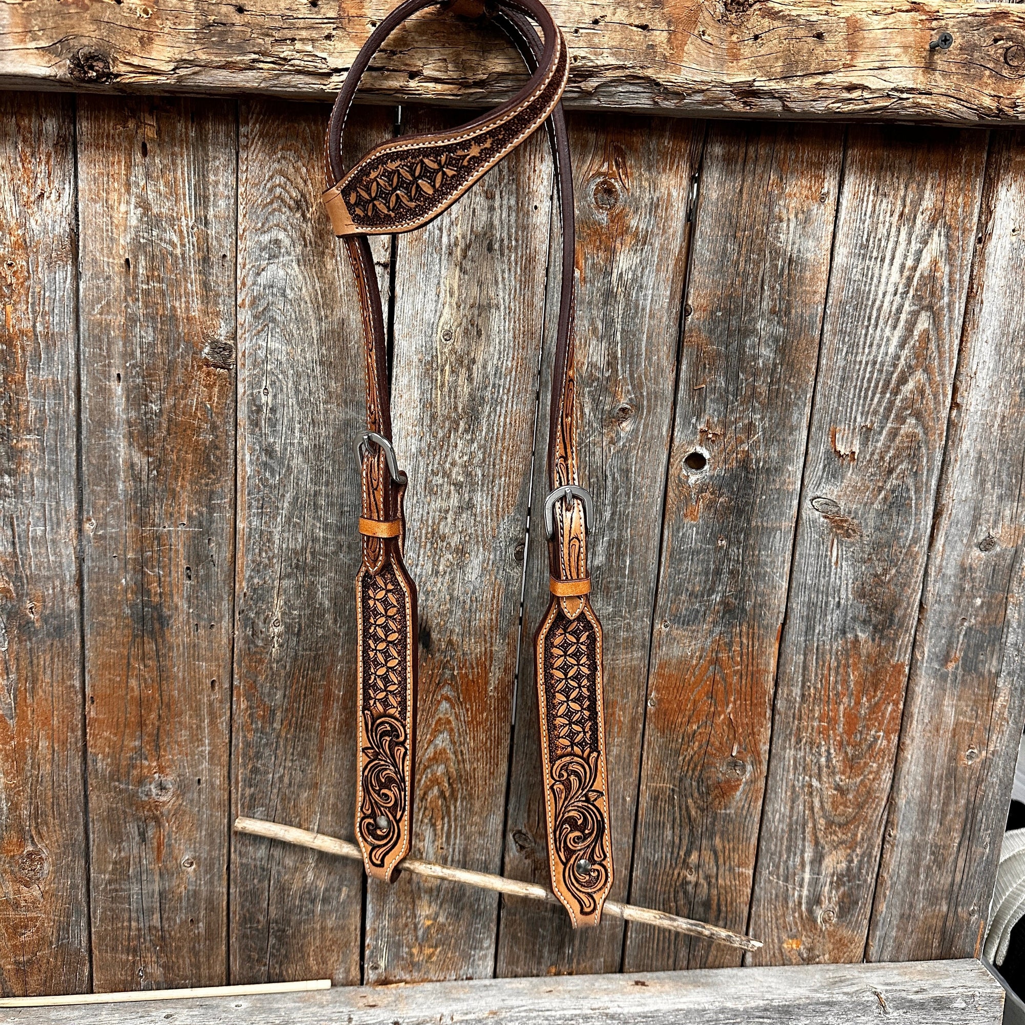Light Oil Honeycomb One Ear/Breastcollar Tack Set