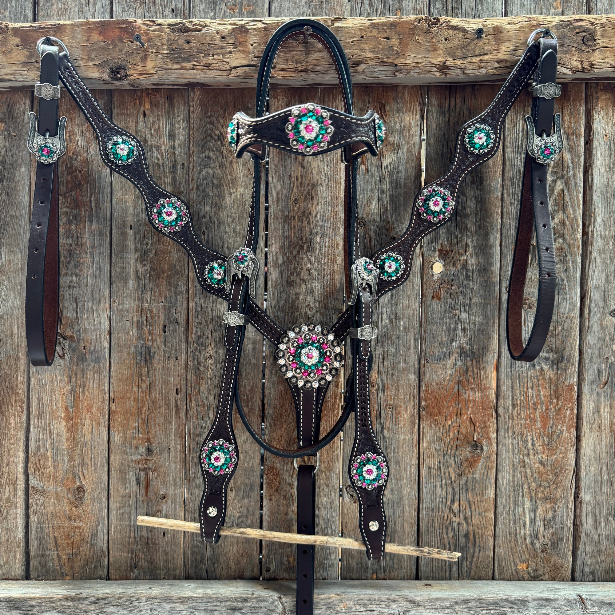 Dark Oil Basketweave Fuchsia, Clear, Emerald Browband/One Ear Tack Set  
