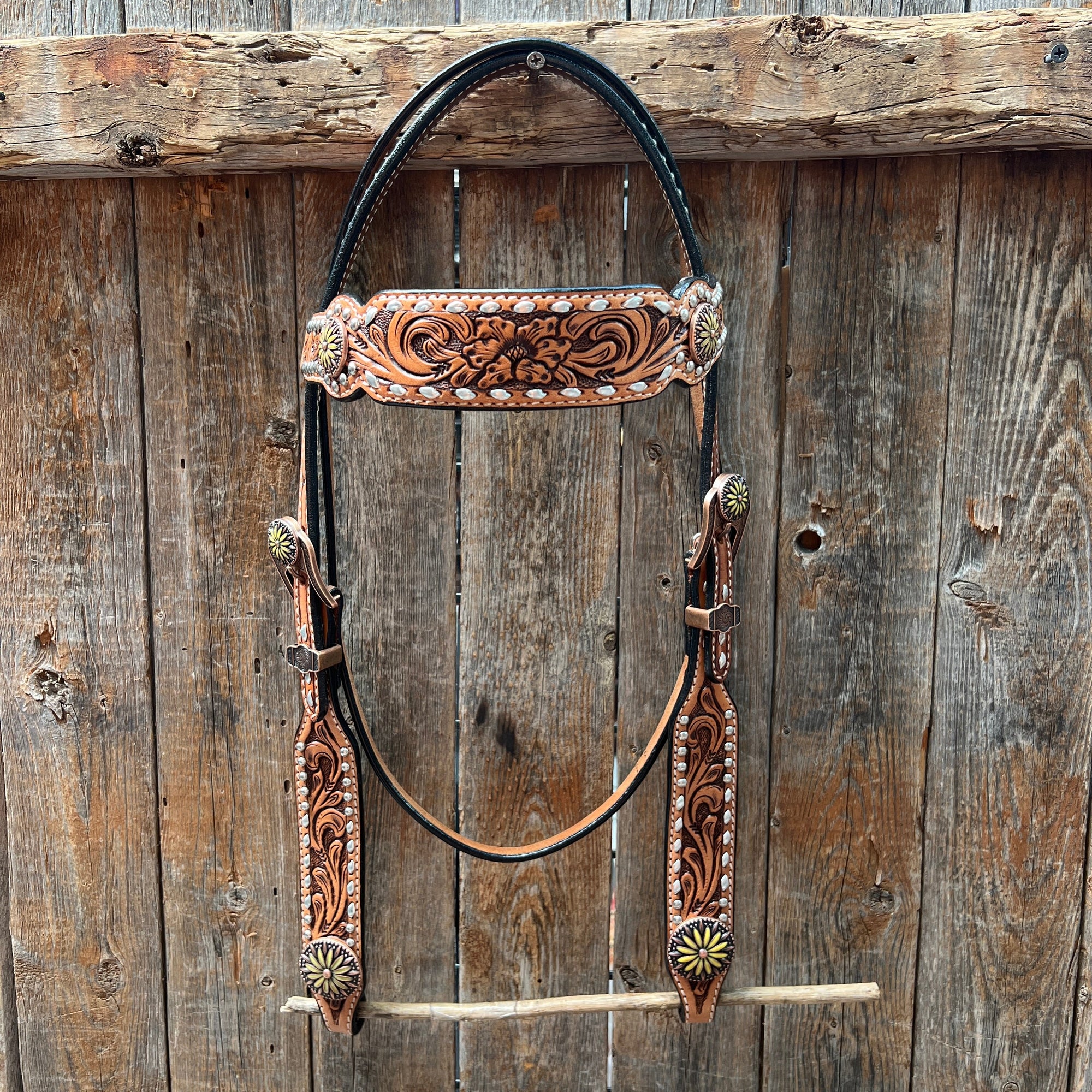 Silver Buckstitch and Yellow Daisy Browband/One Ear and Breastcollar Tack Set 