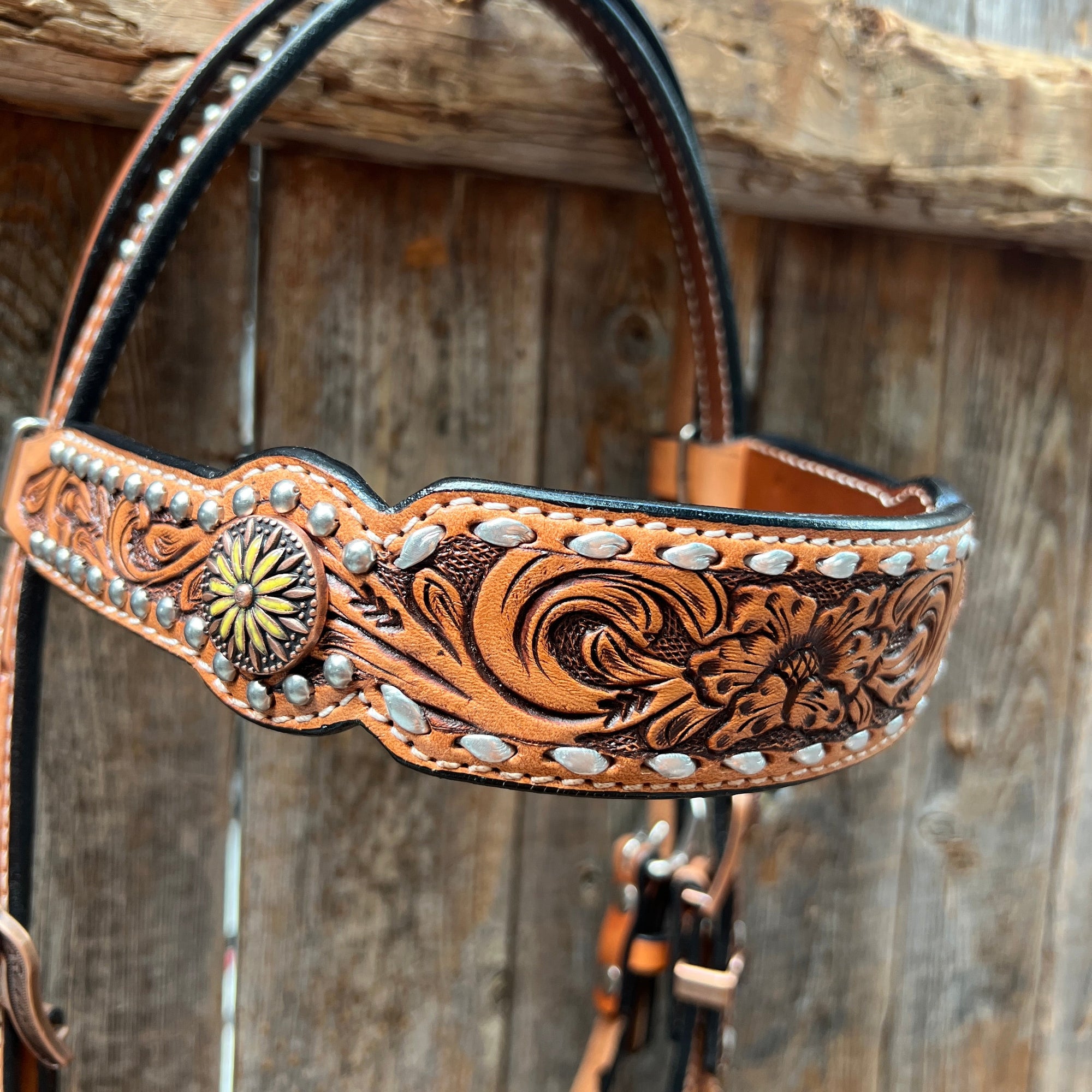 Silver Buckstitch and Yellow Daisy Browband/One Ear and Breastcollar Tack Set 