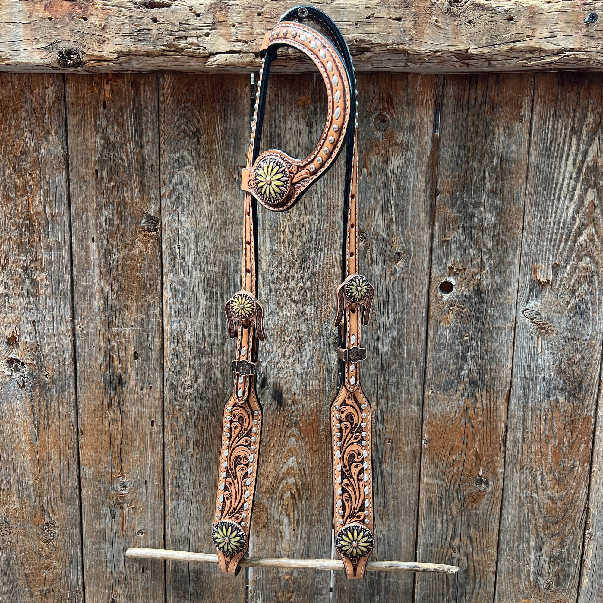 Silver Buckstitch and Yellow Daisy Browband/One Ear and Breastcollar Tack Set 
