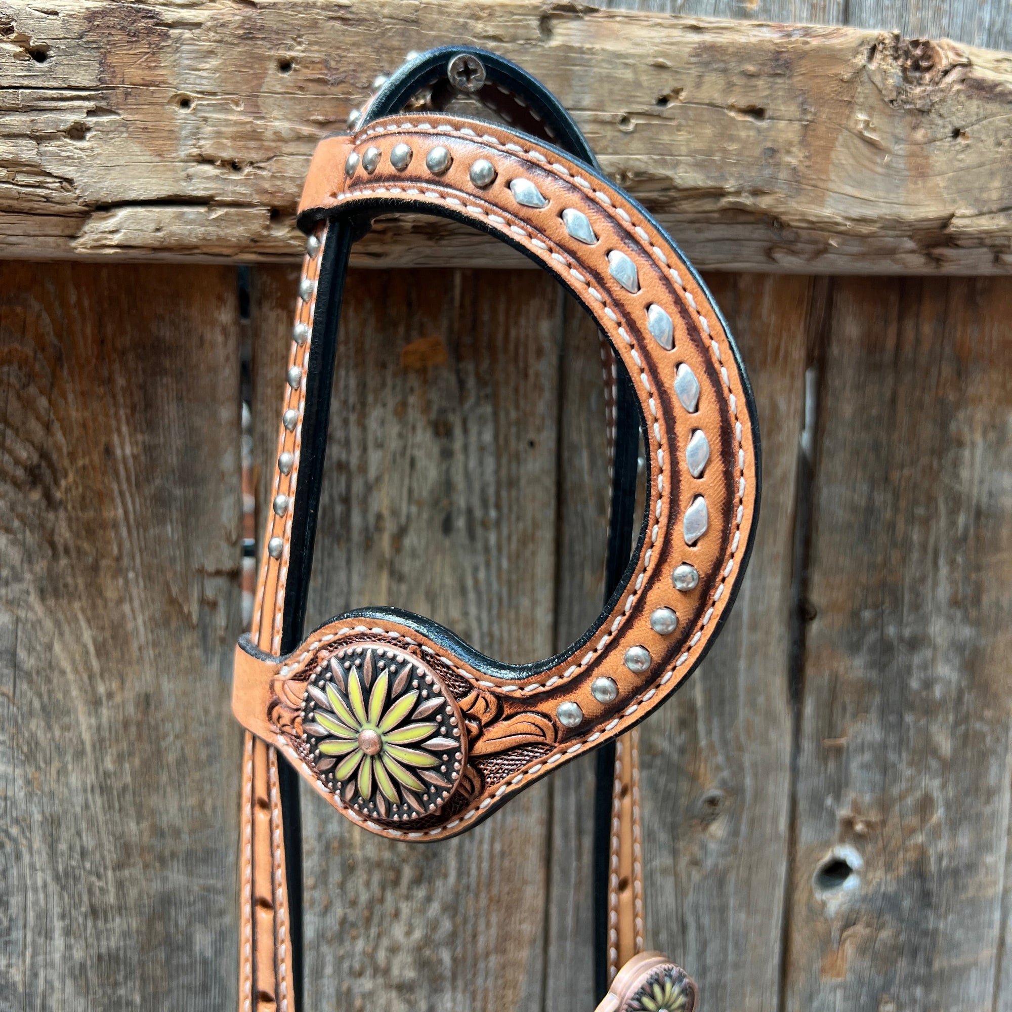 Silver Buckstitch and Yellow Daisy Browband/One Ear and Breastcollar Tack Set 