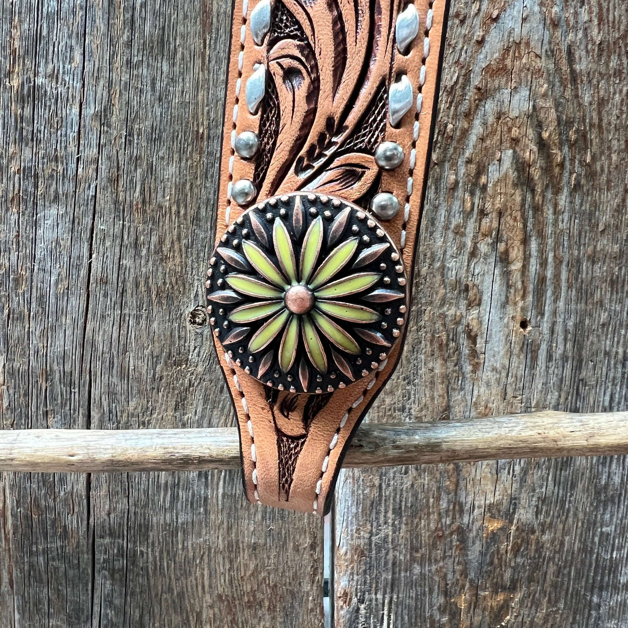 Silver Buckstitch and Yellow Daisy Browband/One Ear and Breastcollar Tack Set 