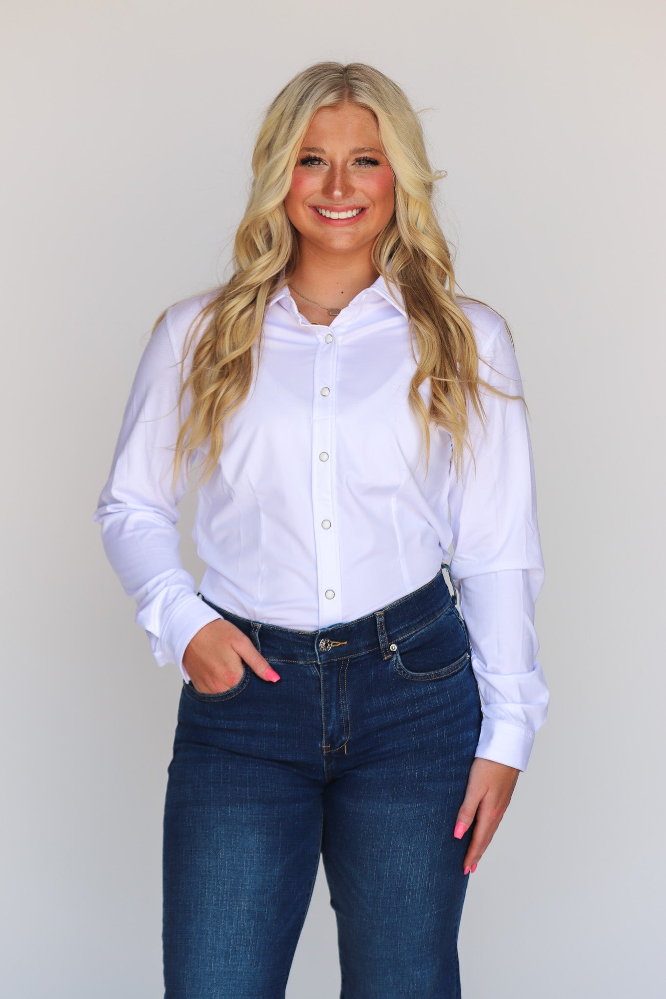 WHITE PERFORMANCE RODEO SHIRT