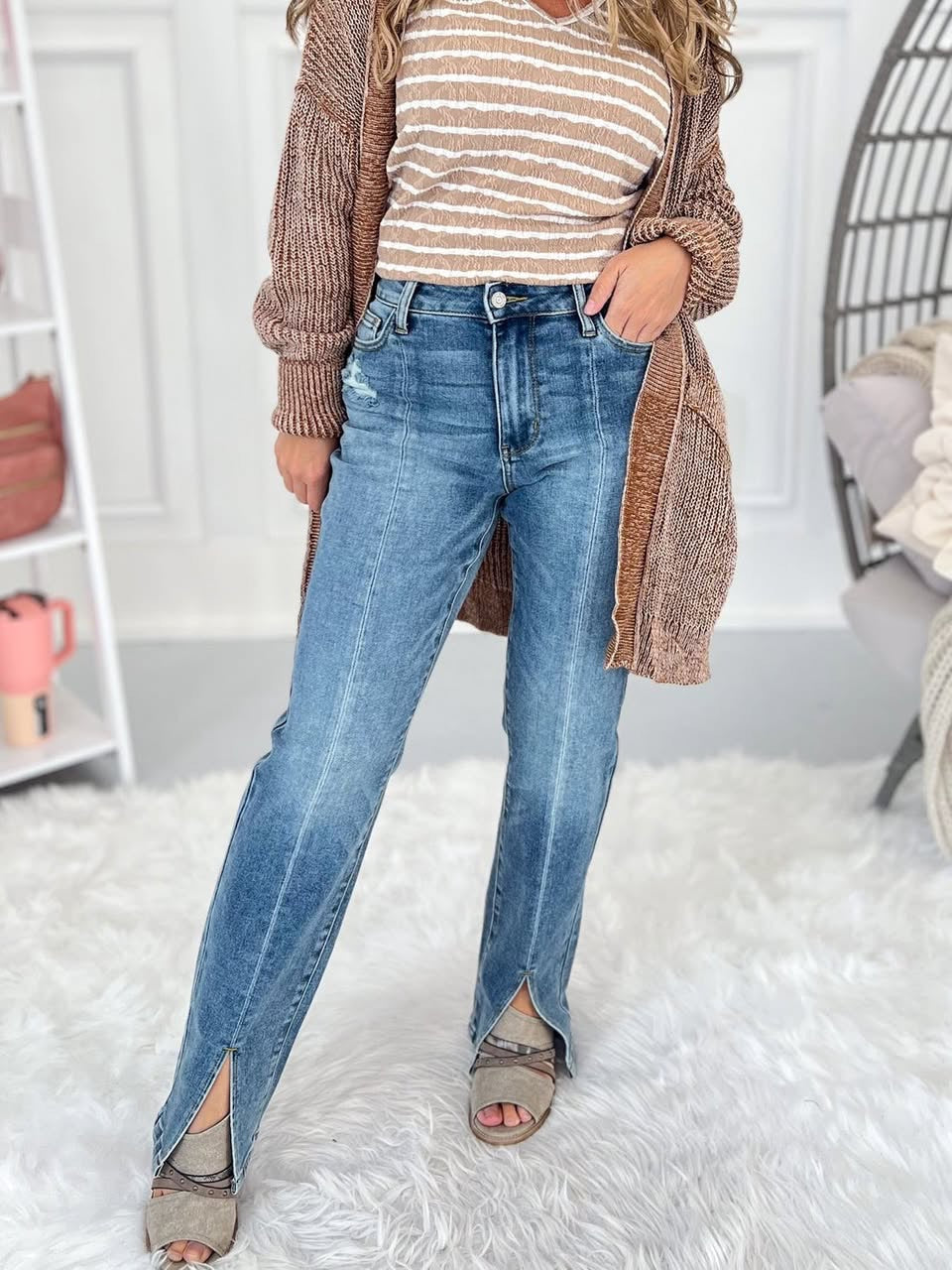 JUDY BLUE  SLIM STRAIGHT. HIGH WAIST