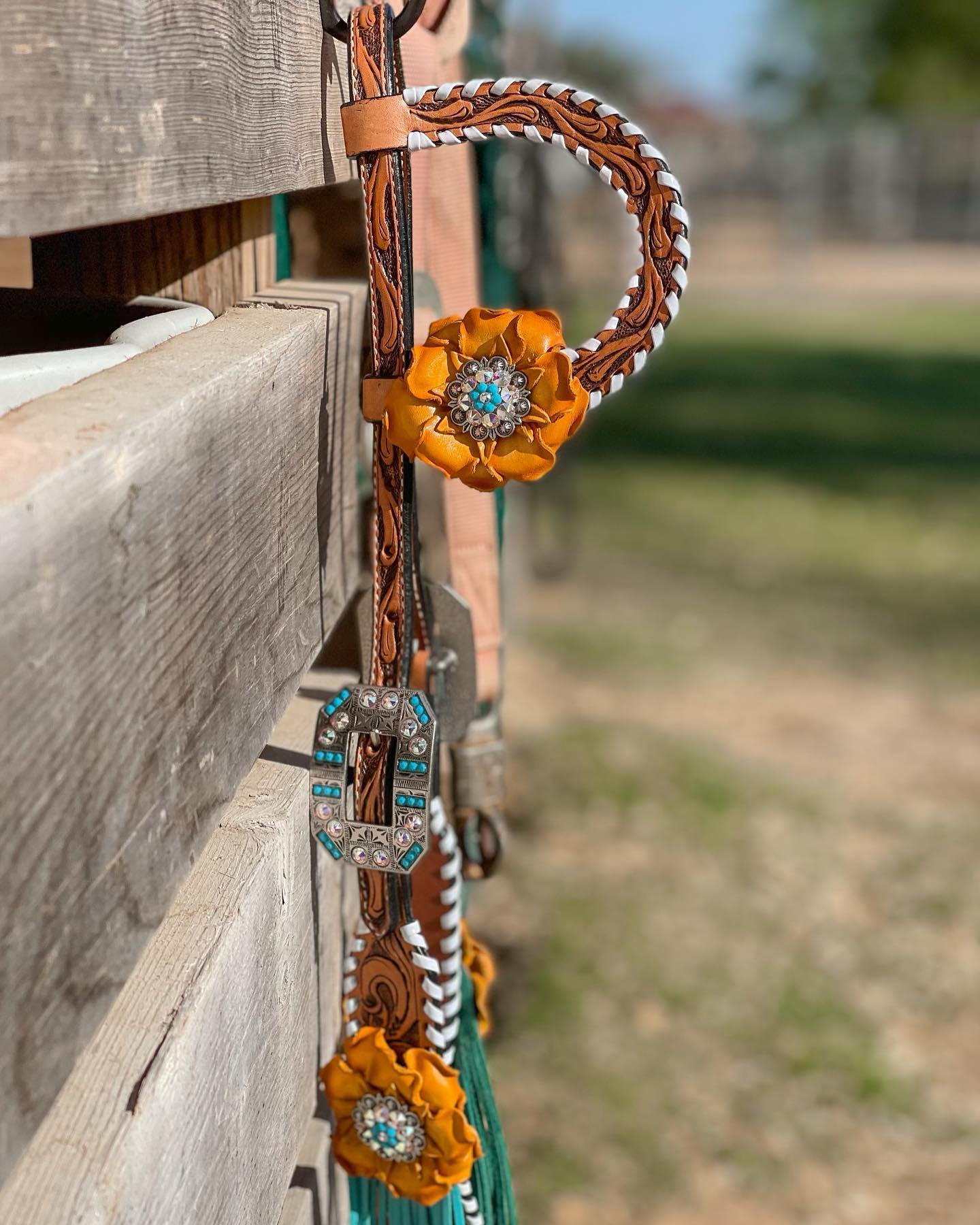 White Whipstitch Yellow and Turquoise Browband/One Ear Headstall &amp; Breastcollar Tack Set 