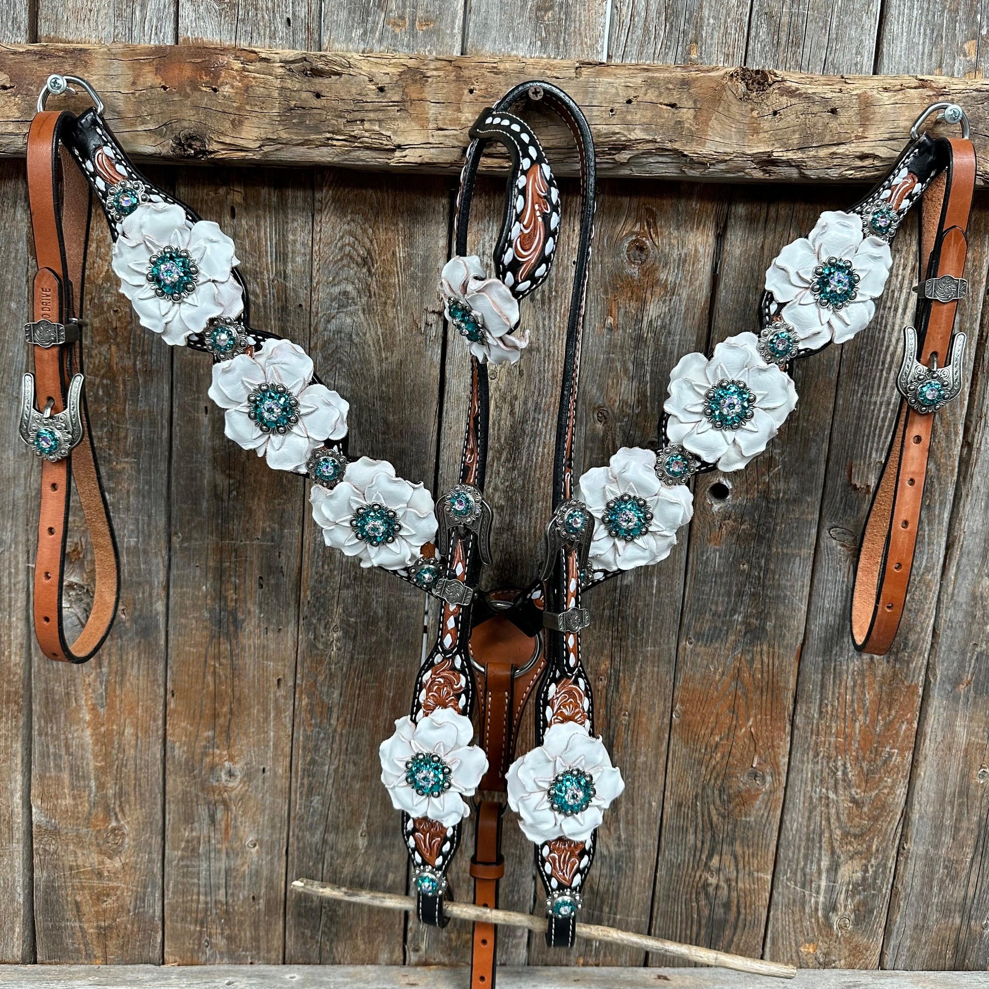 Classic Teal &amp; White One Ear / Breastcollar Tack Set 