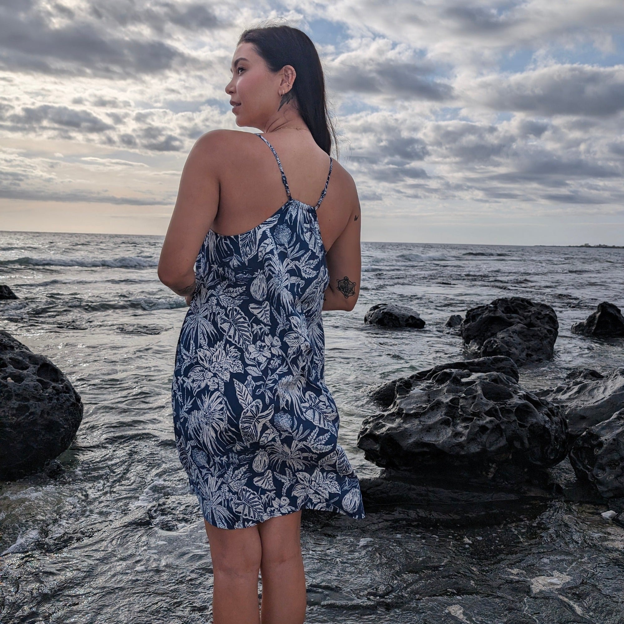 Floral Aloha Dress With Vintage Hawaiian Motifs And Versatility