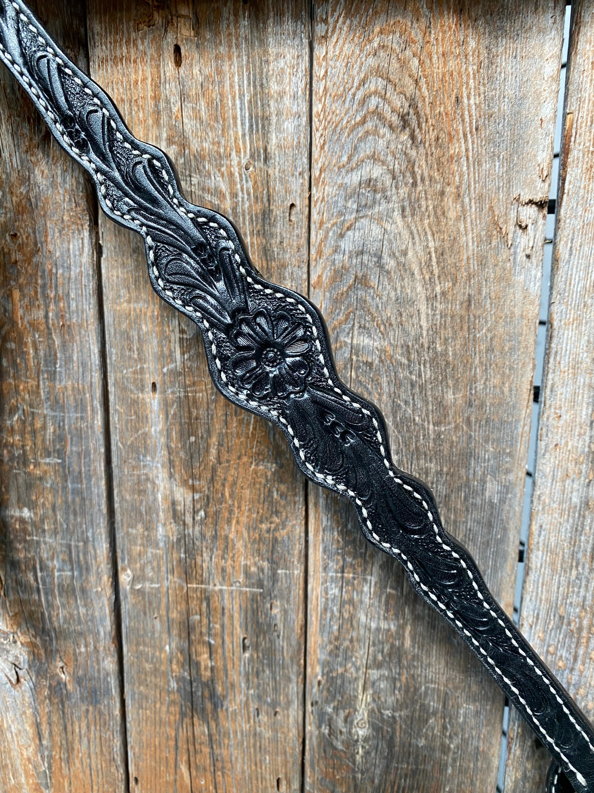 Floral Scalloped Black Breastcollar