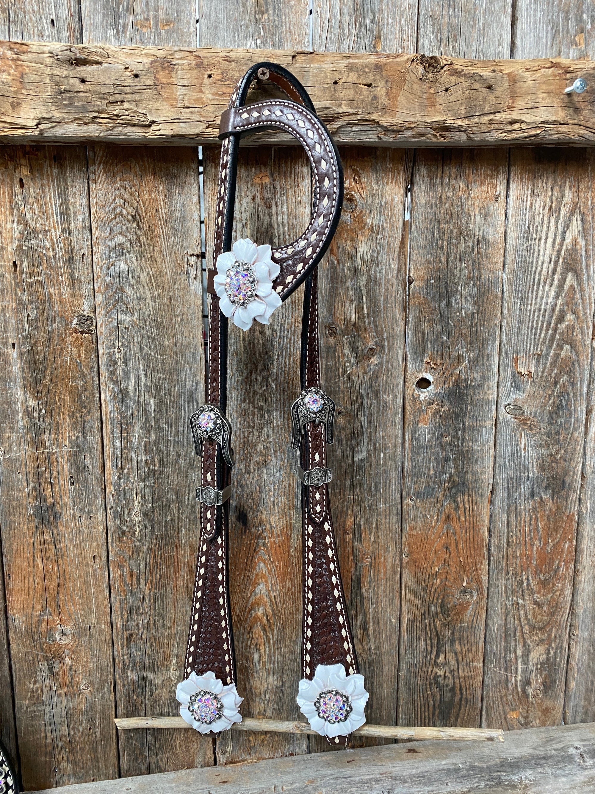 Dark Oil Buckstitch White Floral One Ear &amp; Breastcollar Tack Set 