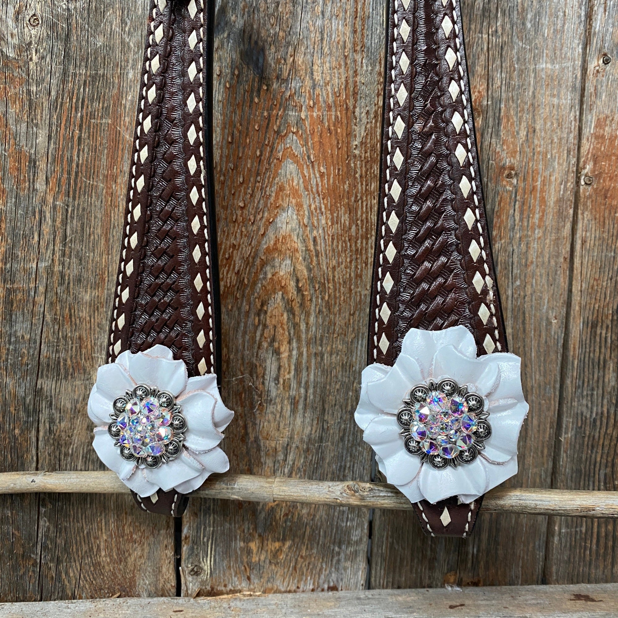 Dark Oil Buckstitch White Floral One Ear &amp; Breastcollar Tack Set 