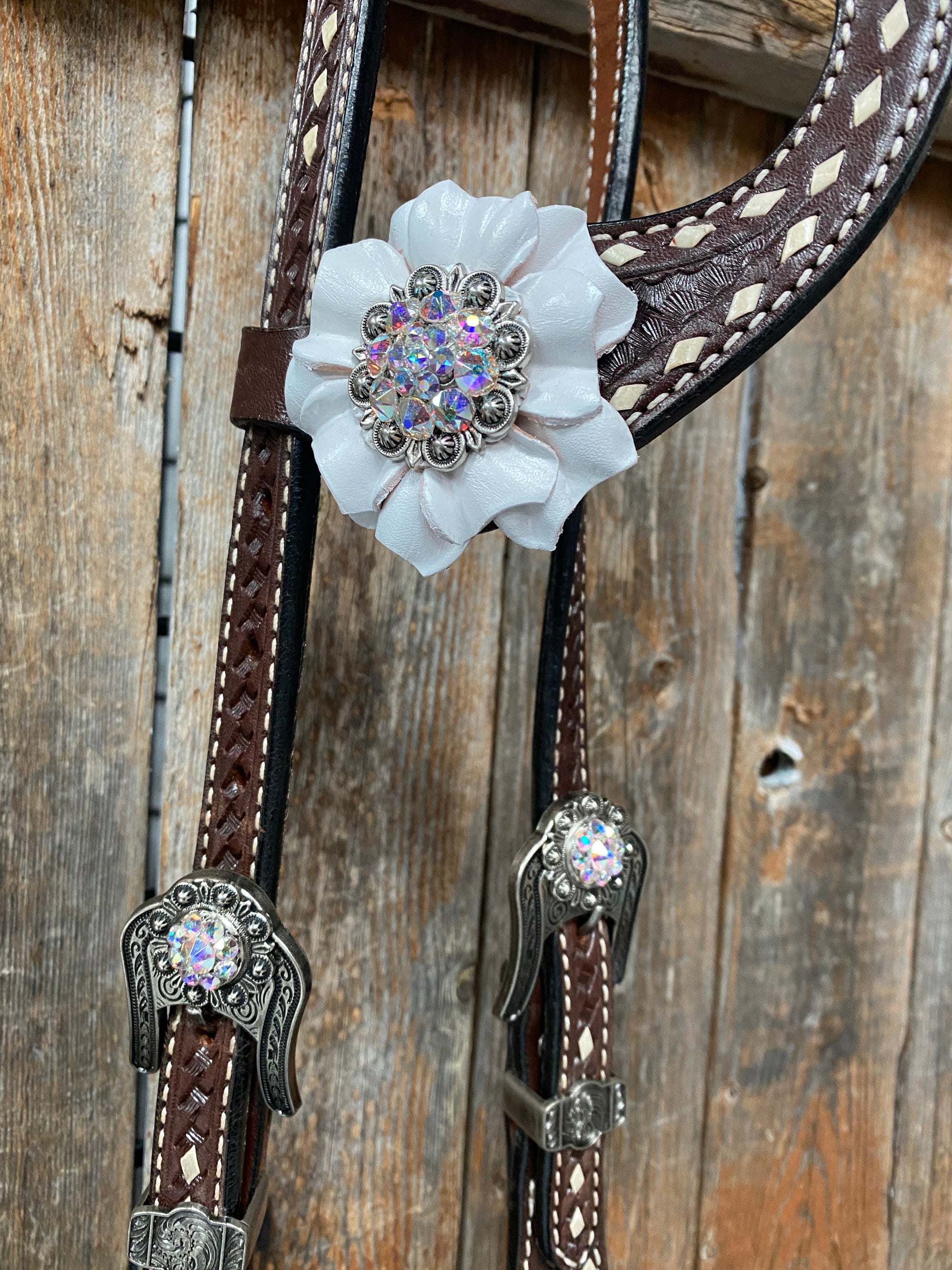 Dark Oil Buckstitch White Floral One Ear &amp; Breastcollar Tack Set 