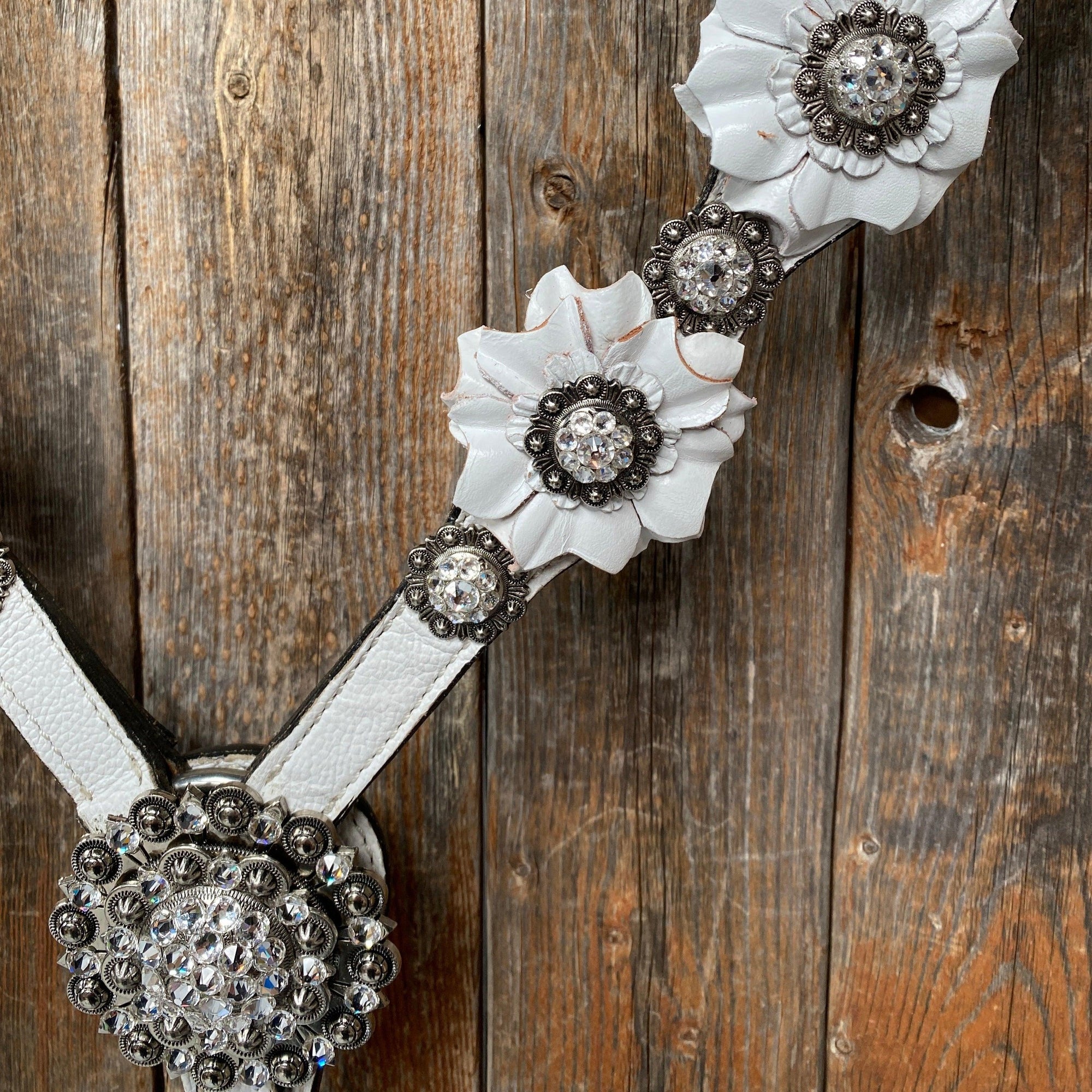 White Floral One Ear &amp; Breastcollar Tack Set 