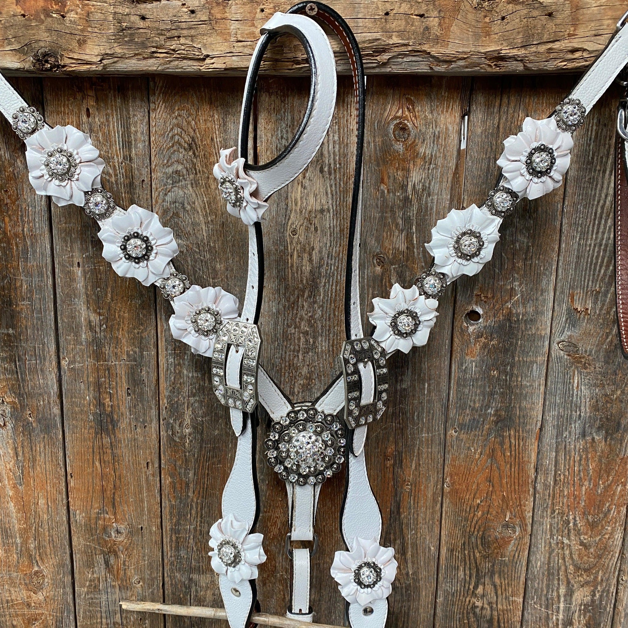 White Floral One Ear &amp; Breastcollar Tack Set 