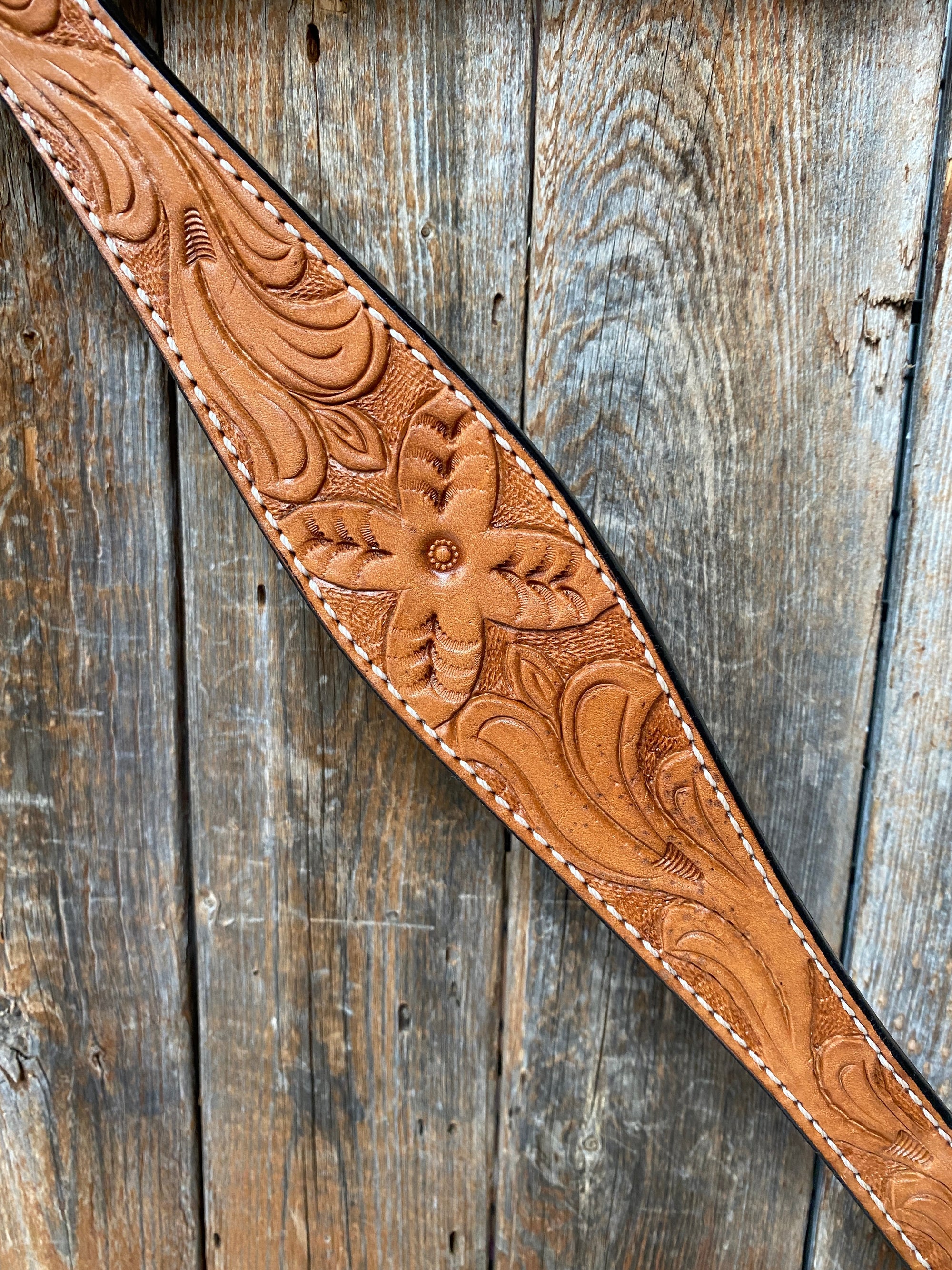 Floral Tooled Light Oil Breastacollar