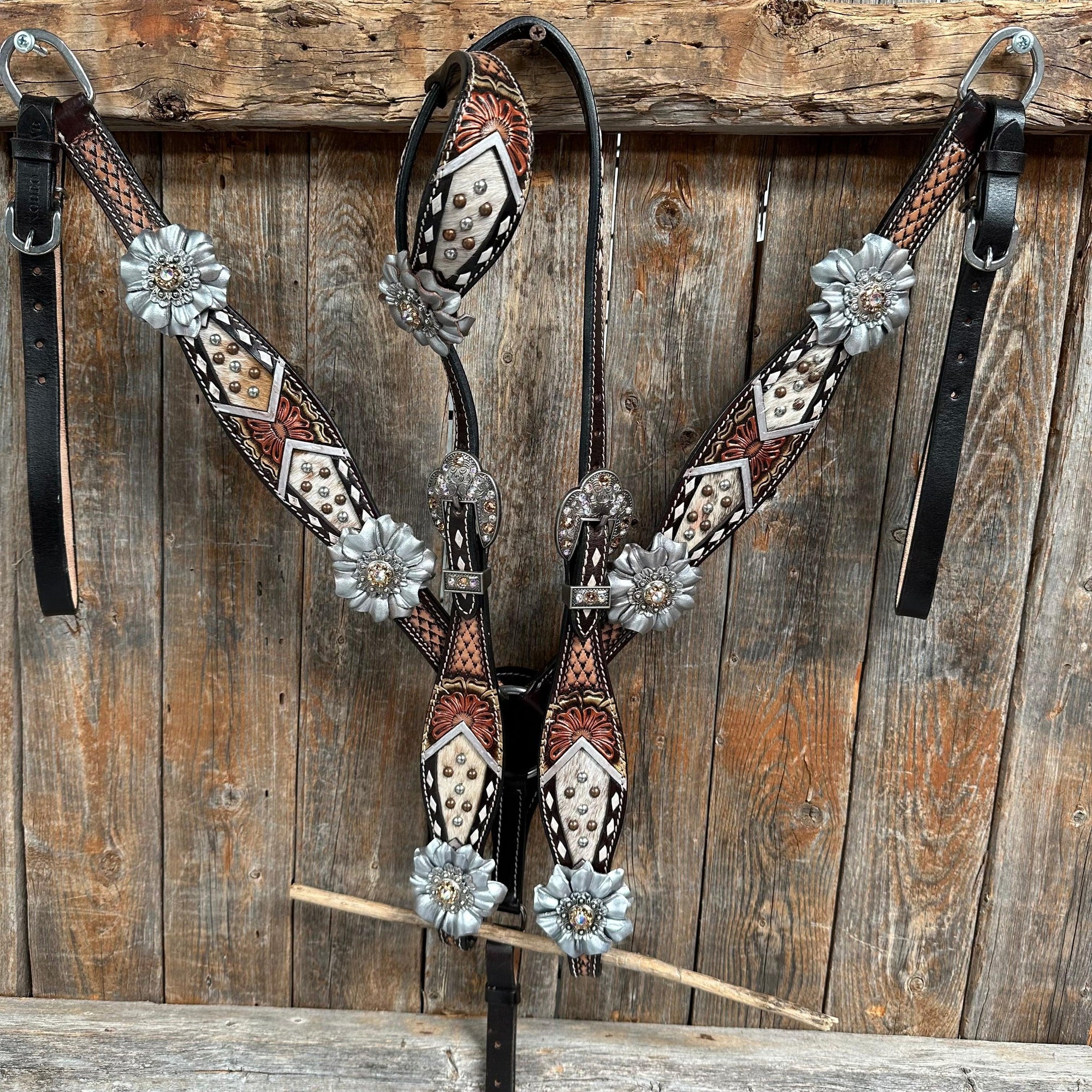 Cowhide Champagne and Silver One Ear/ Breastcollar Tack Set 