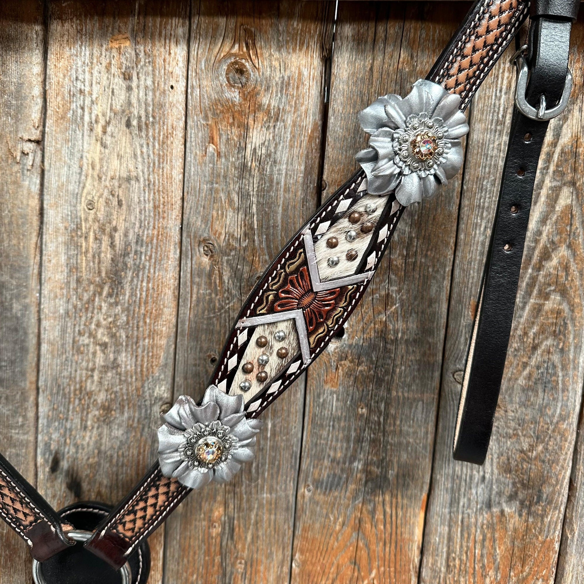 Cowhide Champagne and Silver One Ear/ Breastcollar Tack Set 