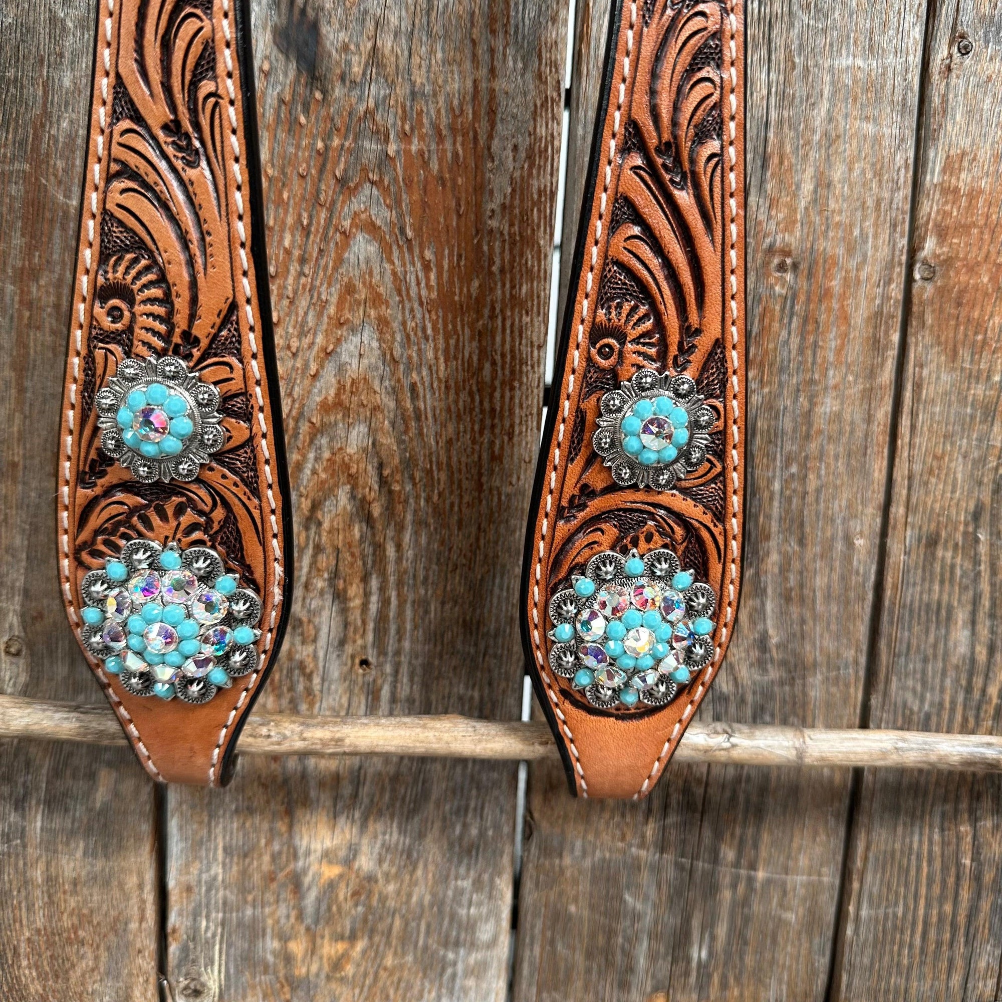 Light Oil Buckaroo Roper Turquoise and AB One Ear &amp; Breastcollar Tack Set 