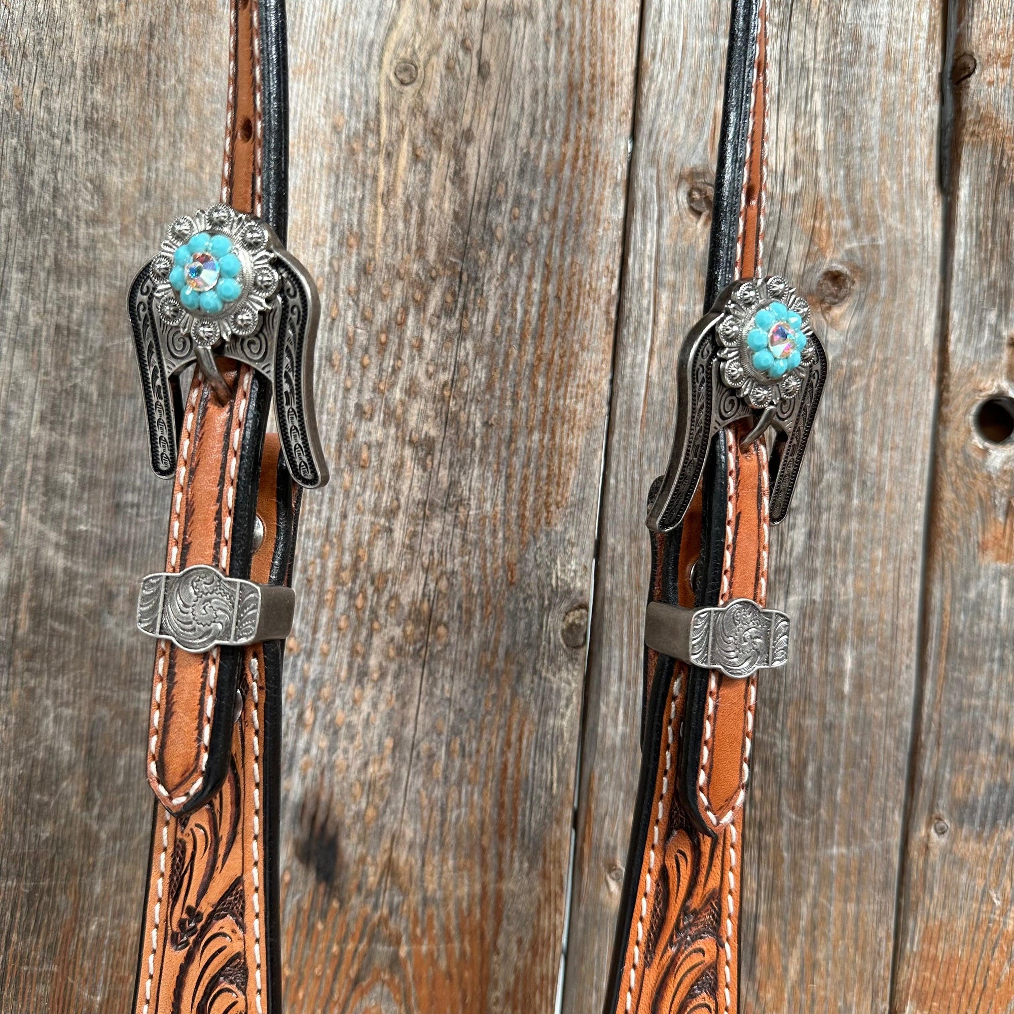 Light Oil Buckaroo Roper Turquoise and AB One Ear &amp; Breastcollar Tack Set 