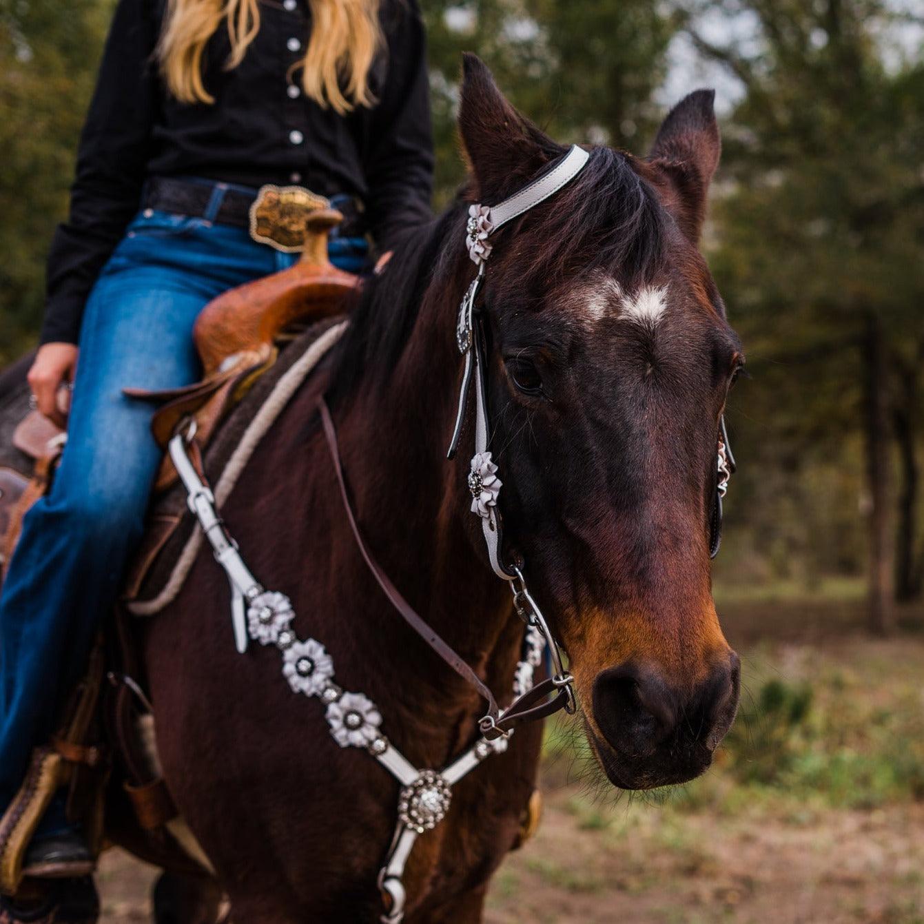 White Floral One Ear &amp; Breastcollar Tack Set 