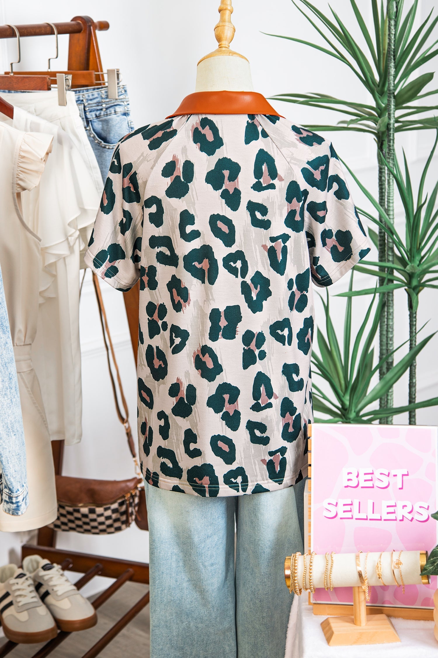 Leopard Buttoned Contrast Collar Short Sleeve Blouse