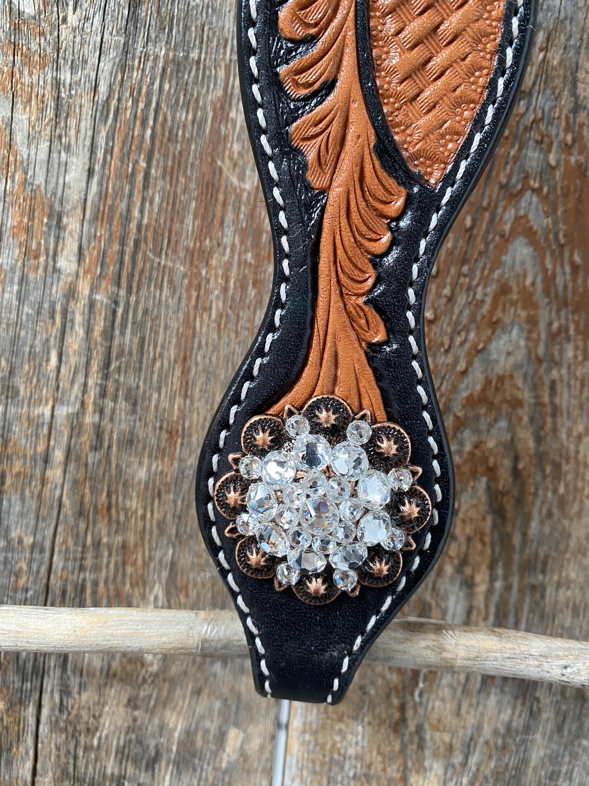 Leaf Scalloped Clear One Ear &amp; Breastcollar 