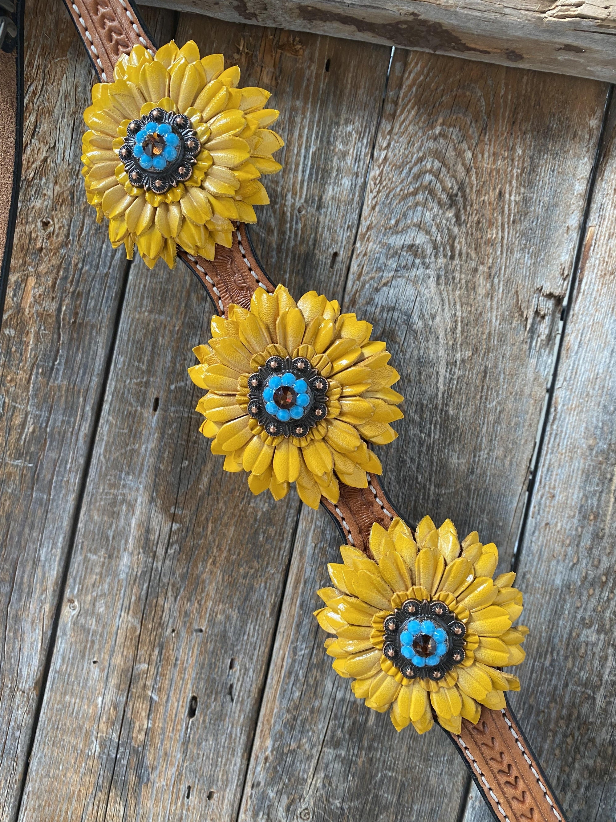 One Ear &amp; Breastcollar -Yellow Daisy 