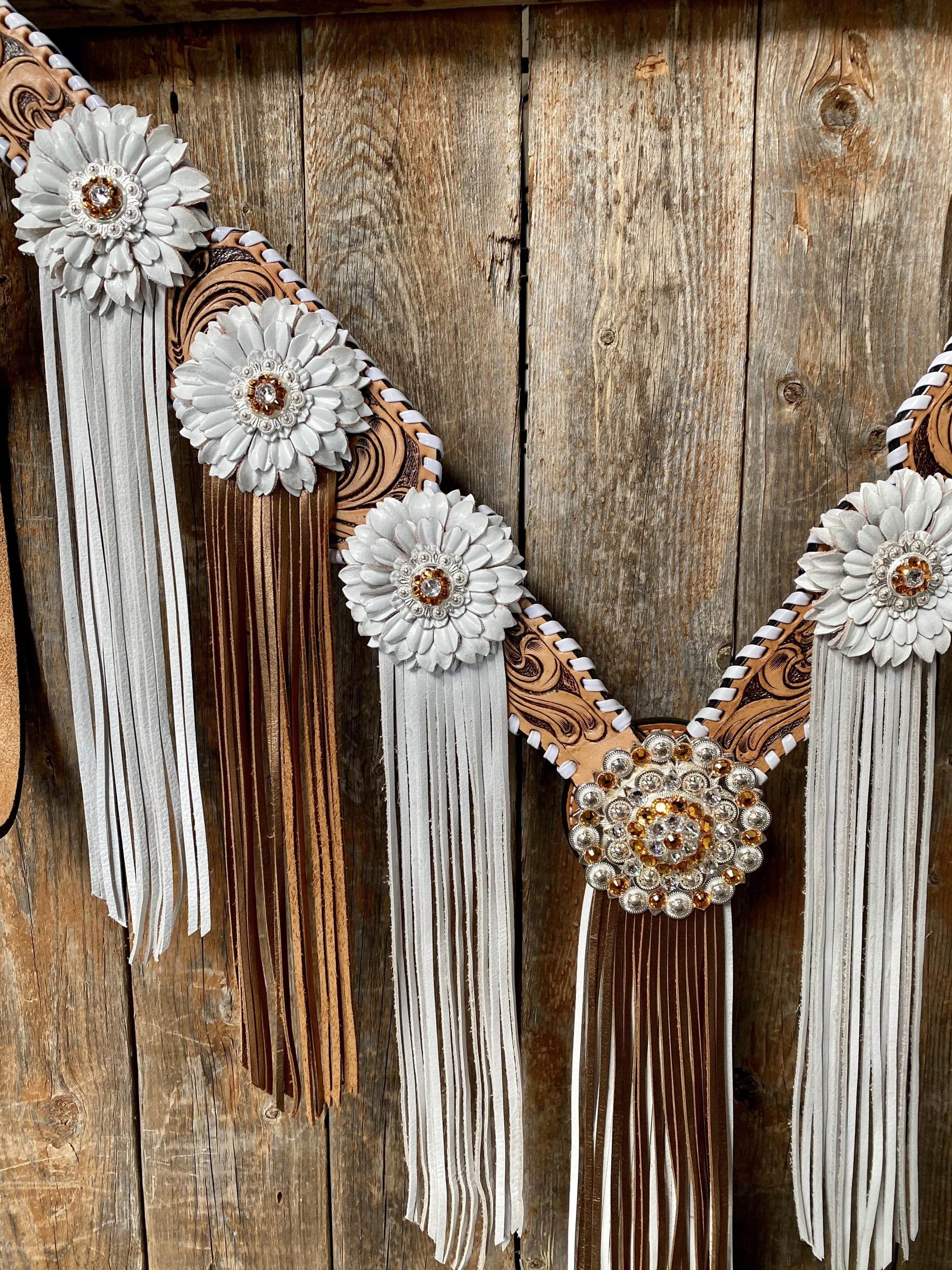 Whipstitch Breastcollar - Golden &amp; Daisy 