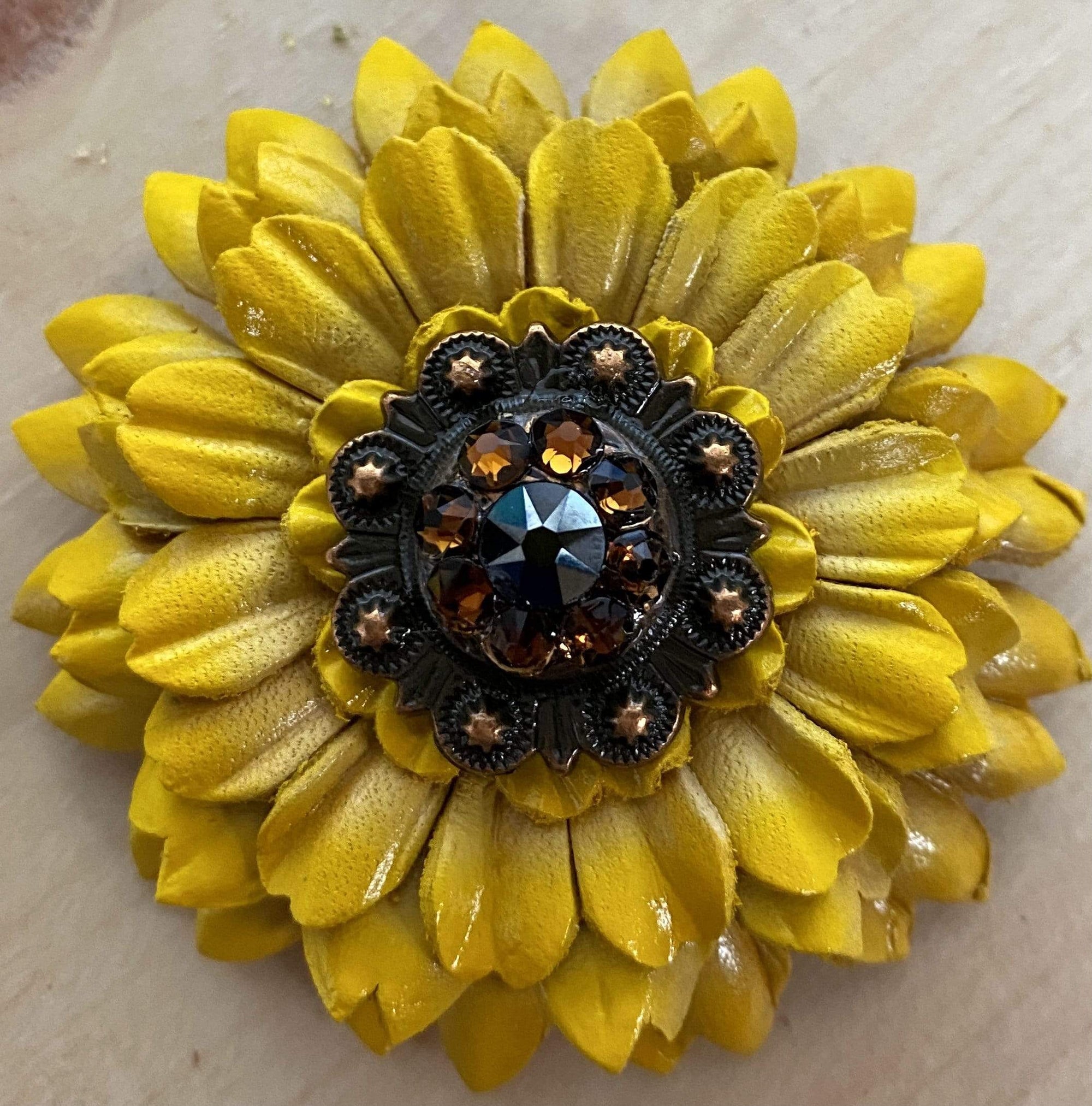Sunflower With Copper Jet &amp; Topaz 1" Concho