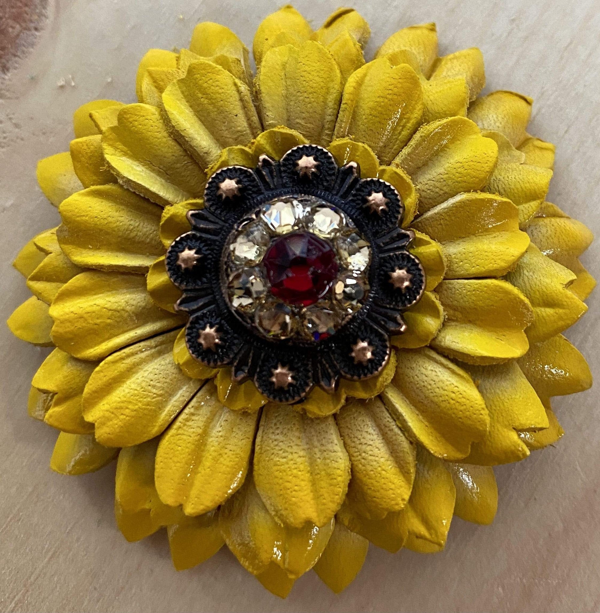 Sunflower With Copper Ruby &amp; Champagne 1" Concho